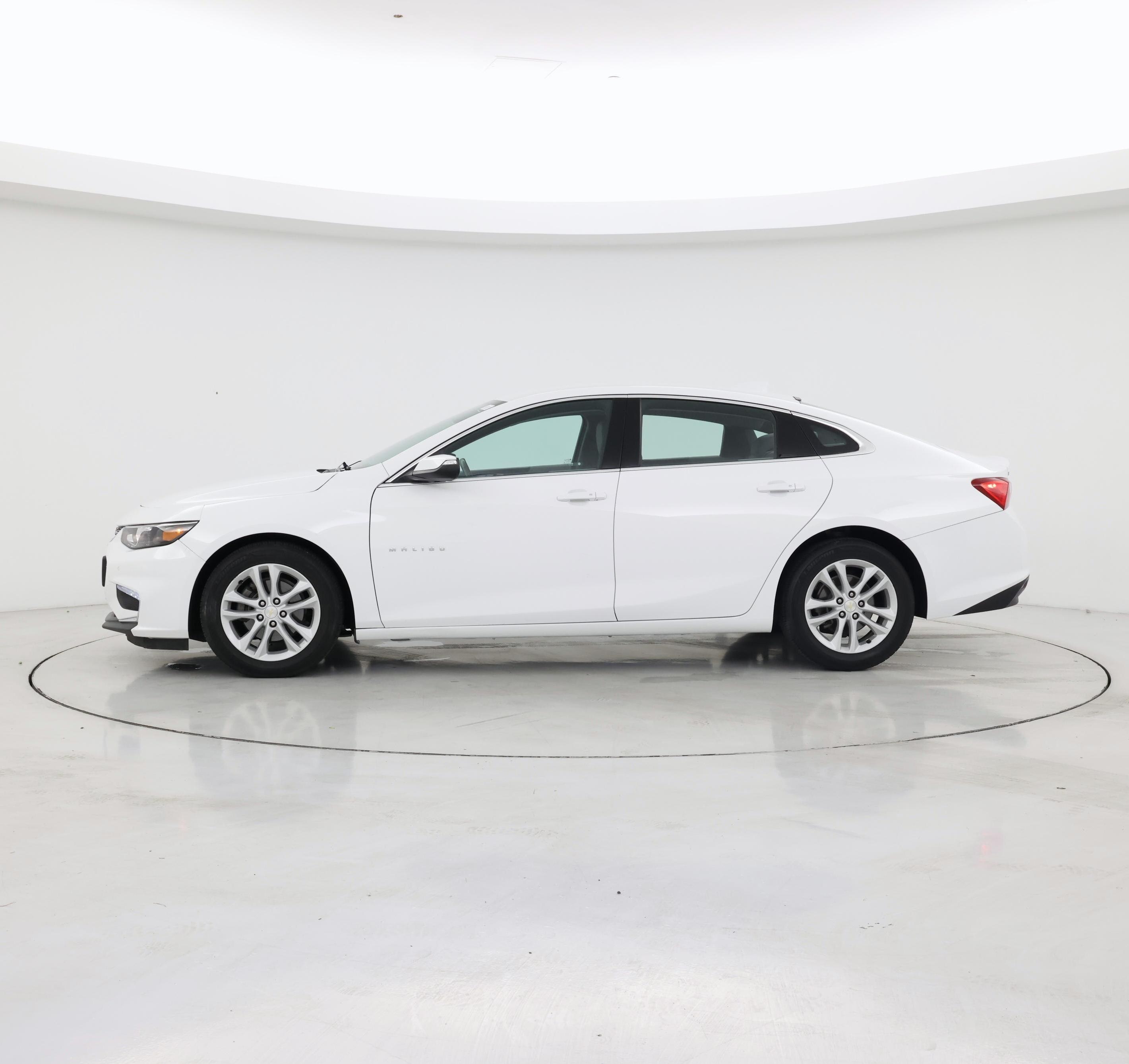 Thumbnail: 2018 Chevrolet Malibu - 3