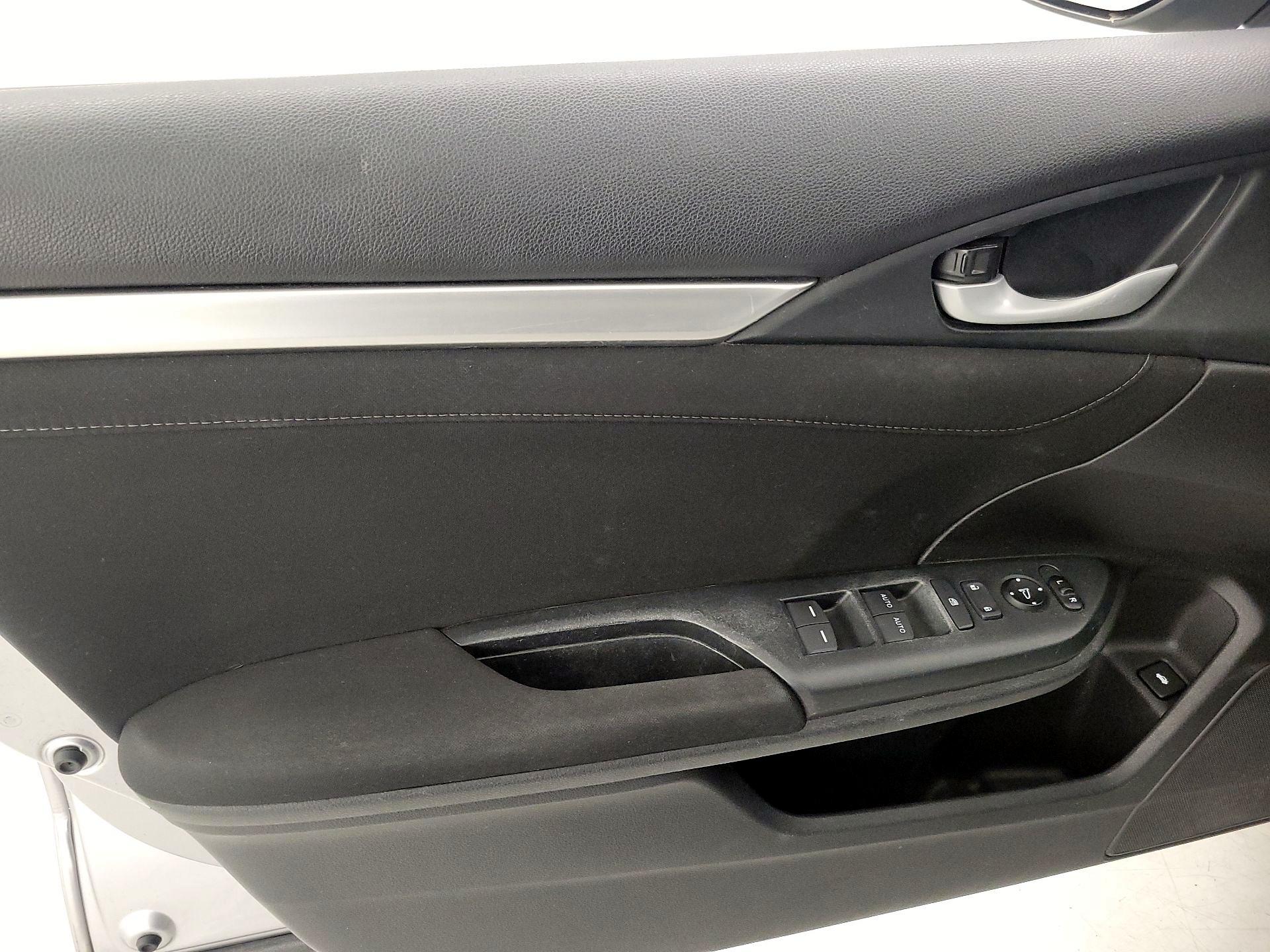 Thumbnail: 2016 Honda Civic - 12