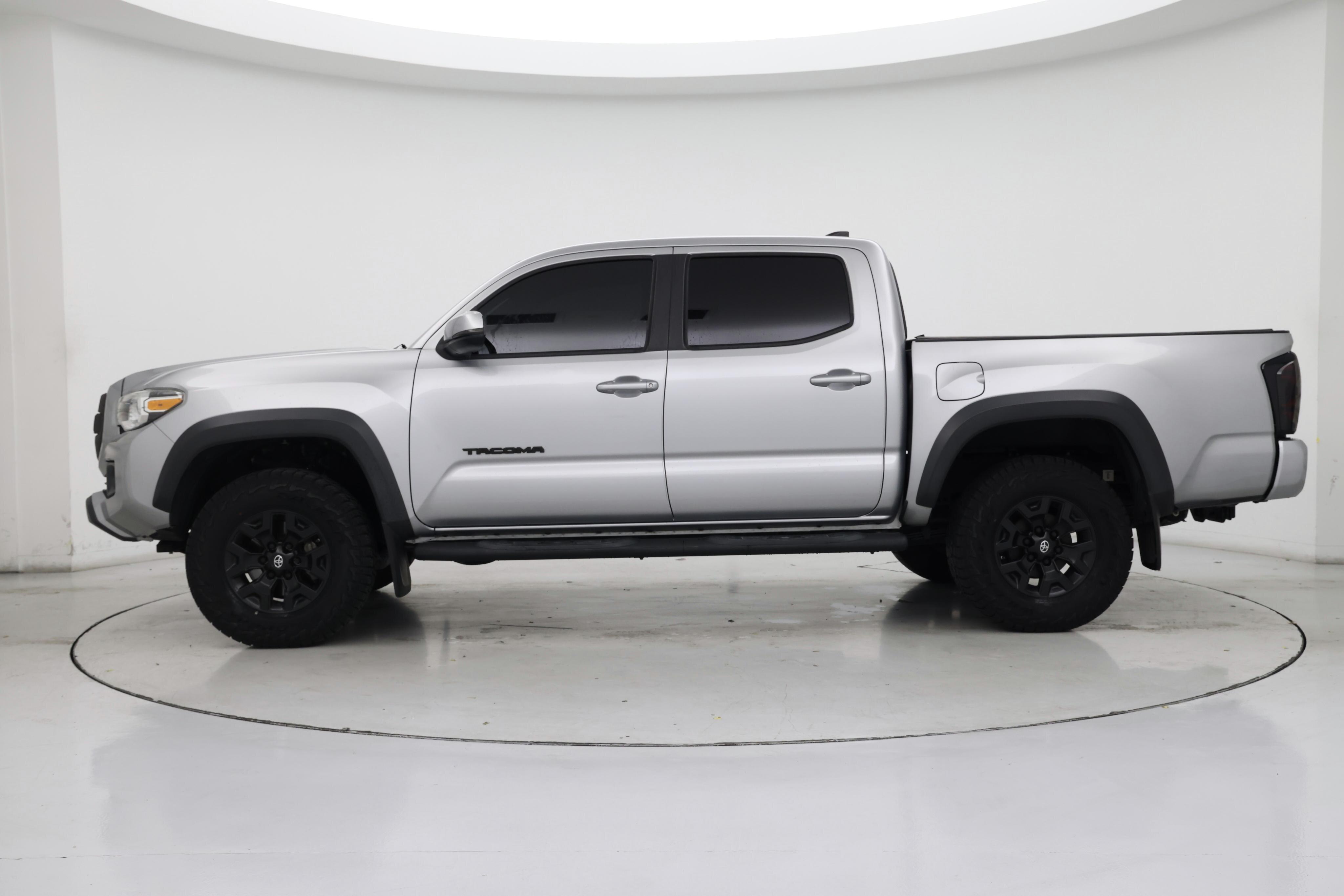 Thumbnail: 2019 Toyota Tacoma - 3