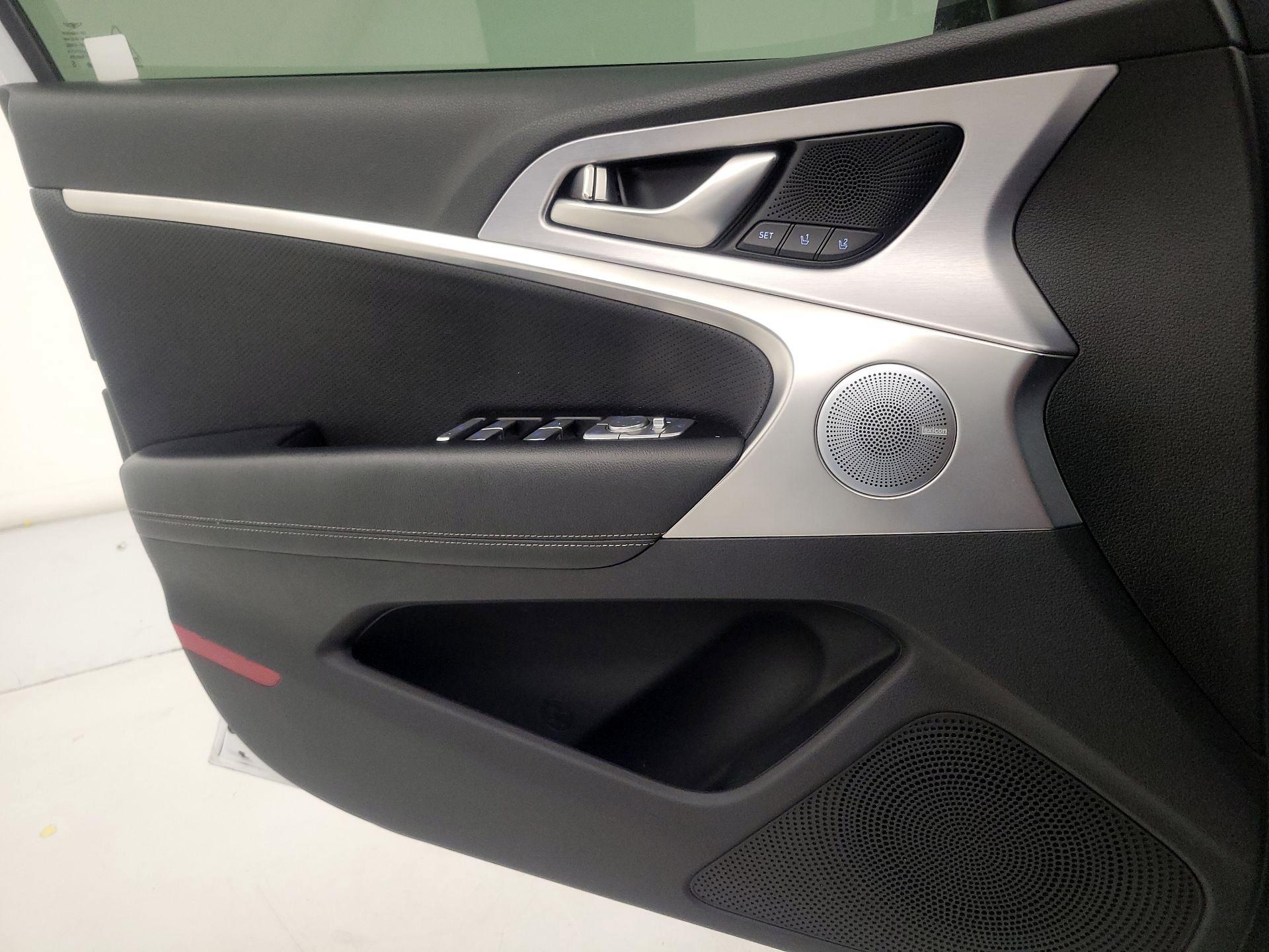 Thumbnail: 2019 Genesis G70 - 12