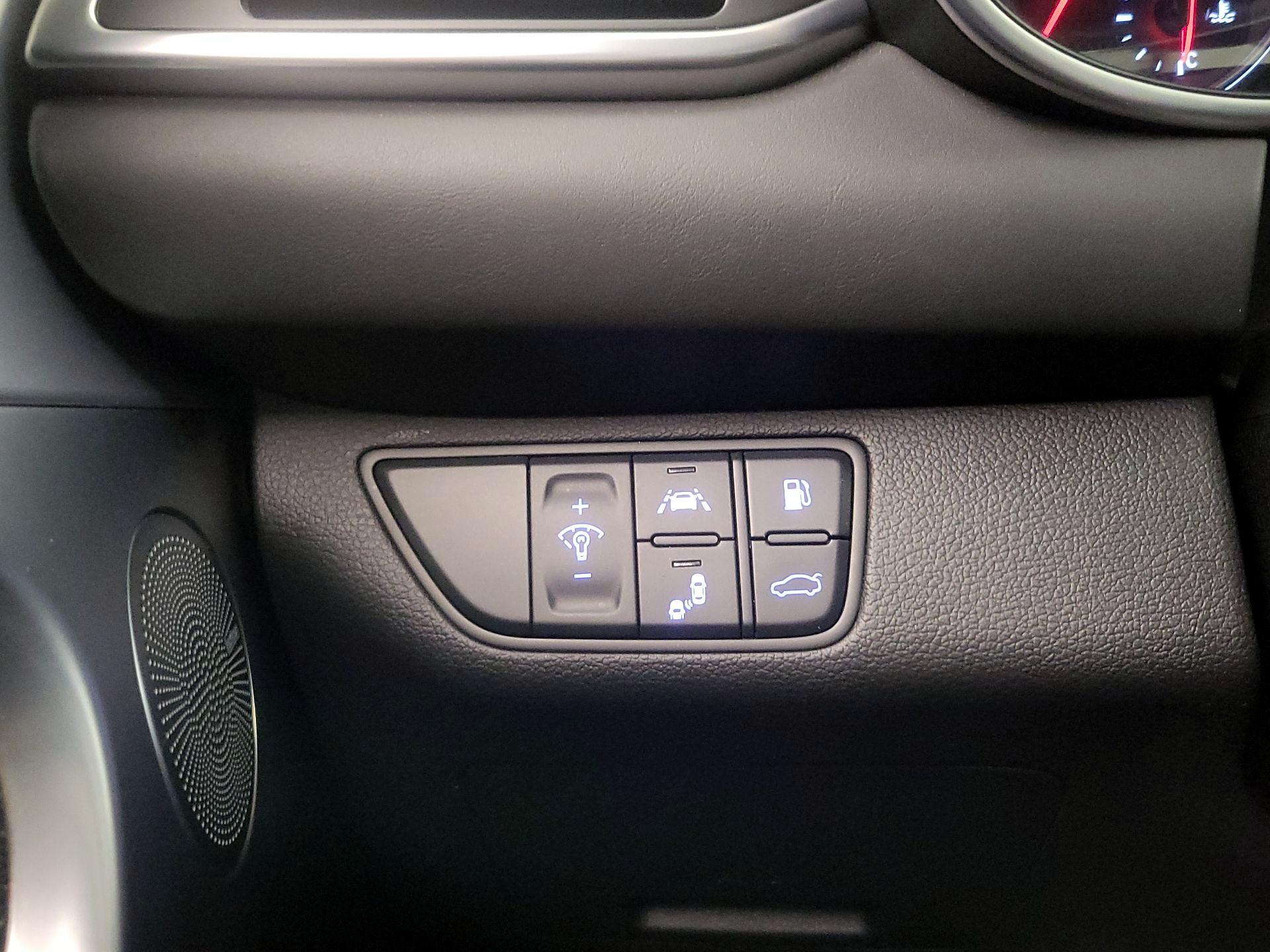 Thumbnail: 2019 Genesis G70 - 13