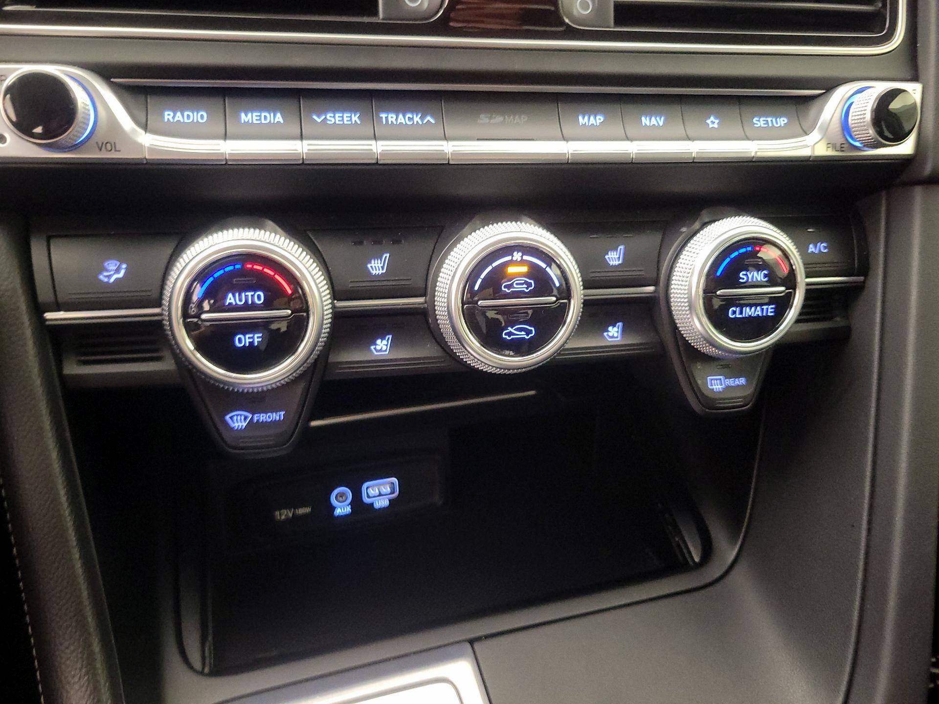 Thumbnail: 2019 Genesis G70 - 17