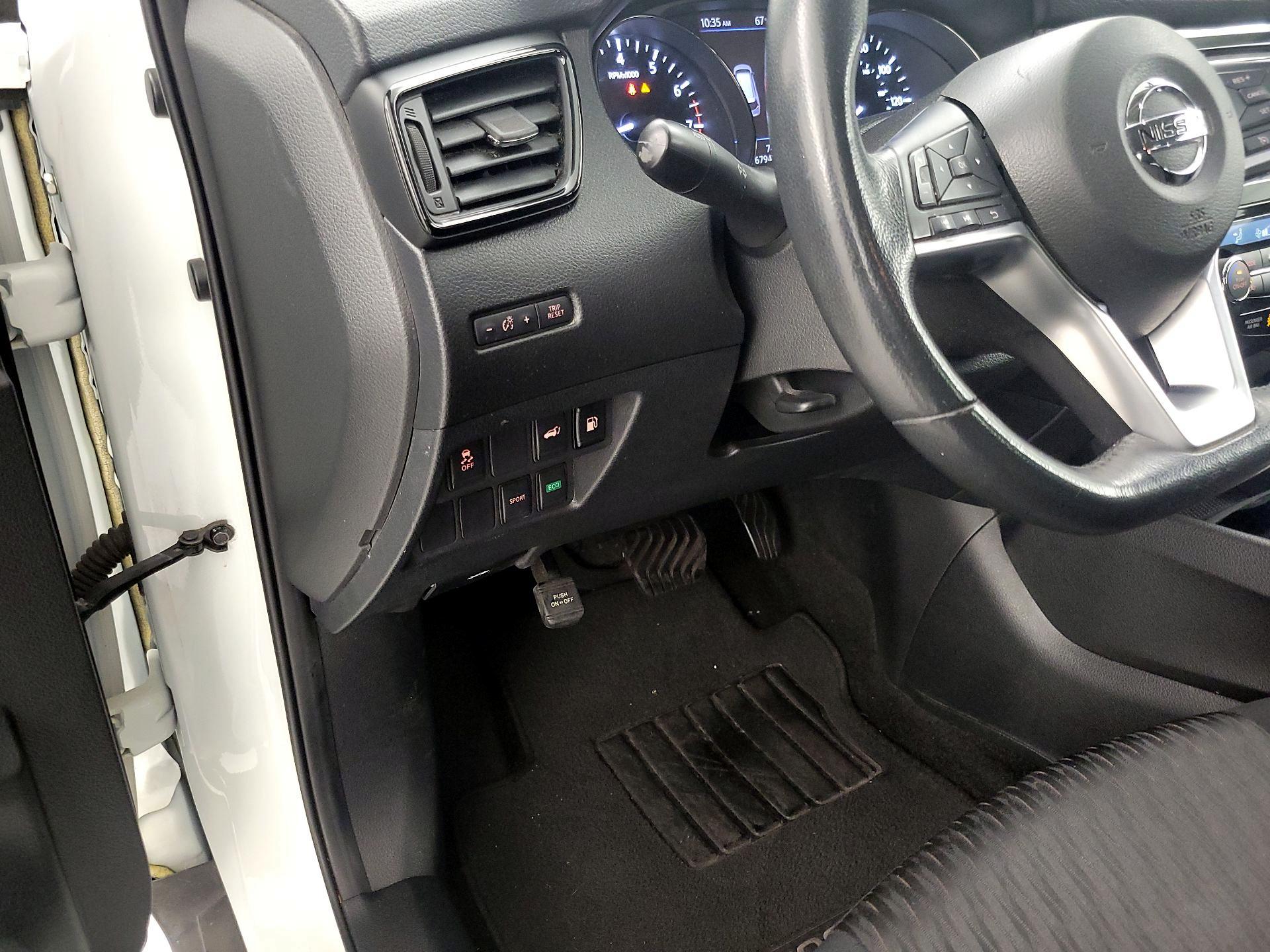 Thumbnail: 2018 Nissan Rogue - 13