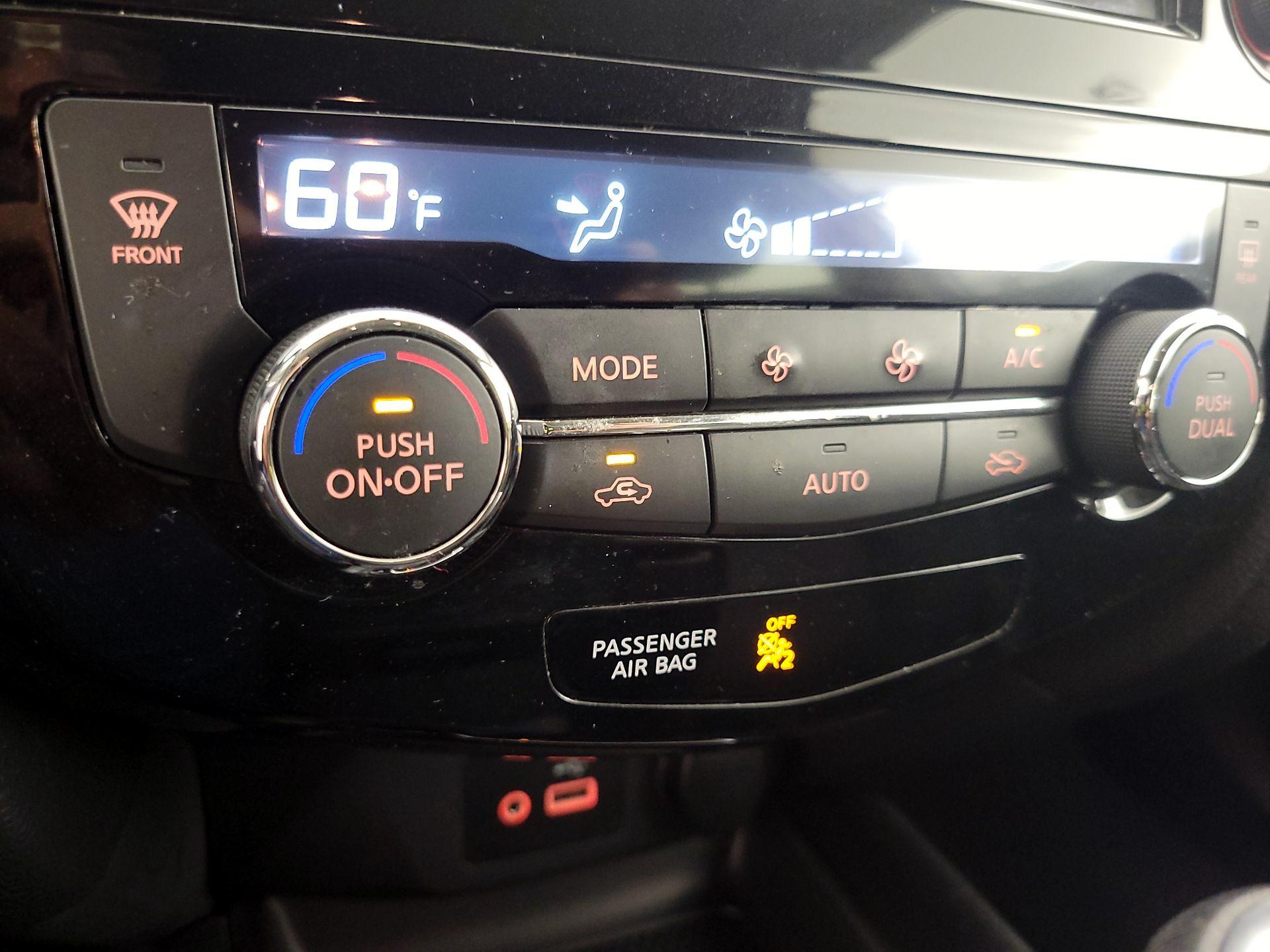 Thumbnail: 2018 Nissan Rogue - 16