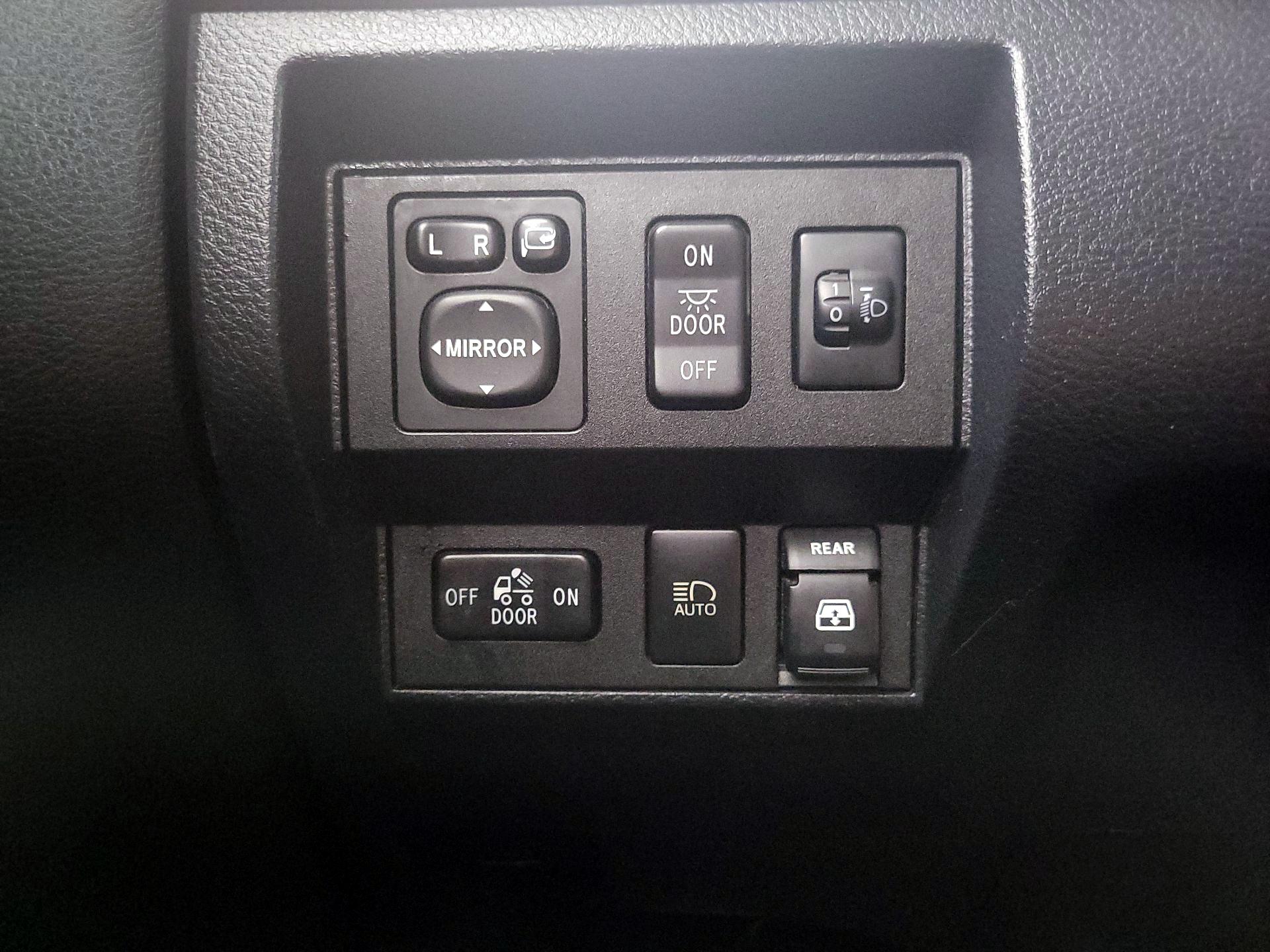 Thumbnail: 2018 Toyota Tundra - 13