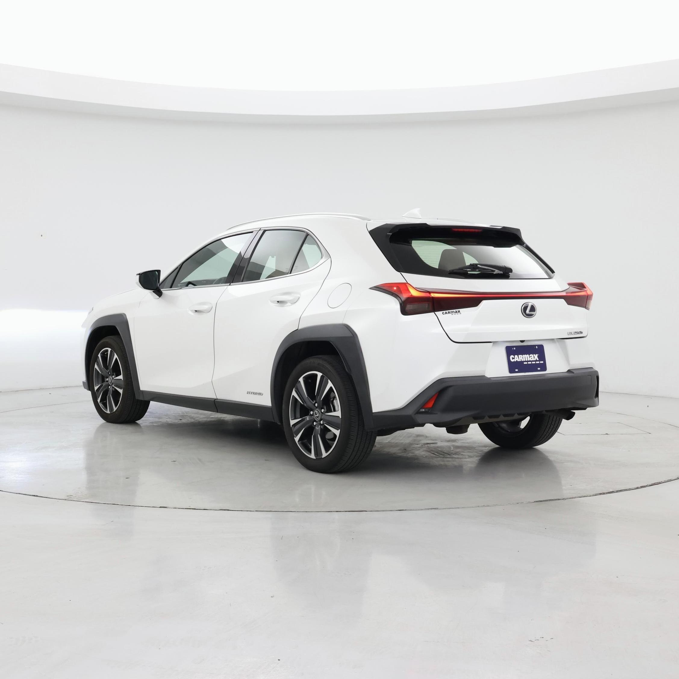 Thumbnail: 2021 Lexus UX - 2