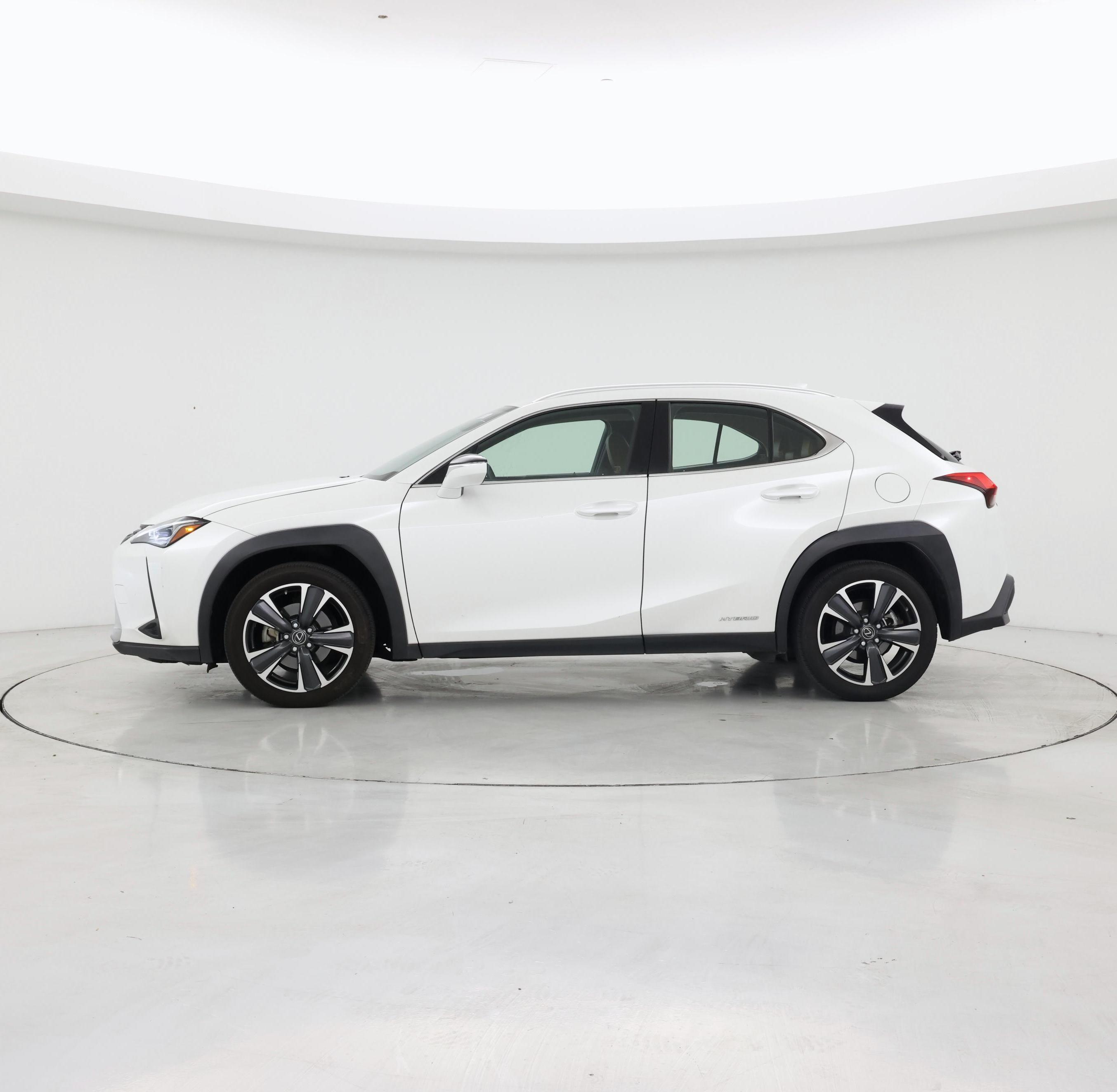 Thumbnail: 2021 Lexus UX - 3
