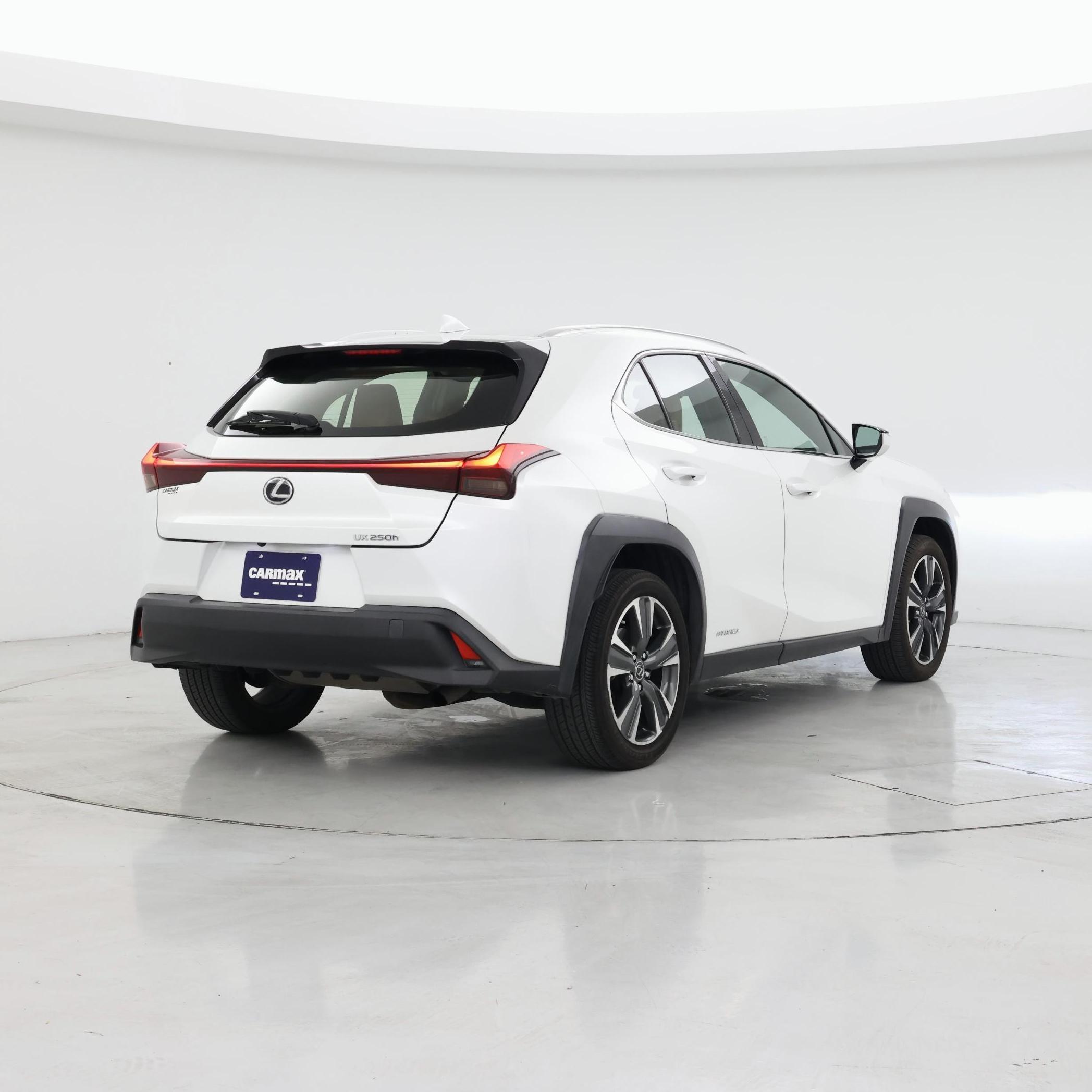 Thumbnail: 2021 Lexus UX - 8