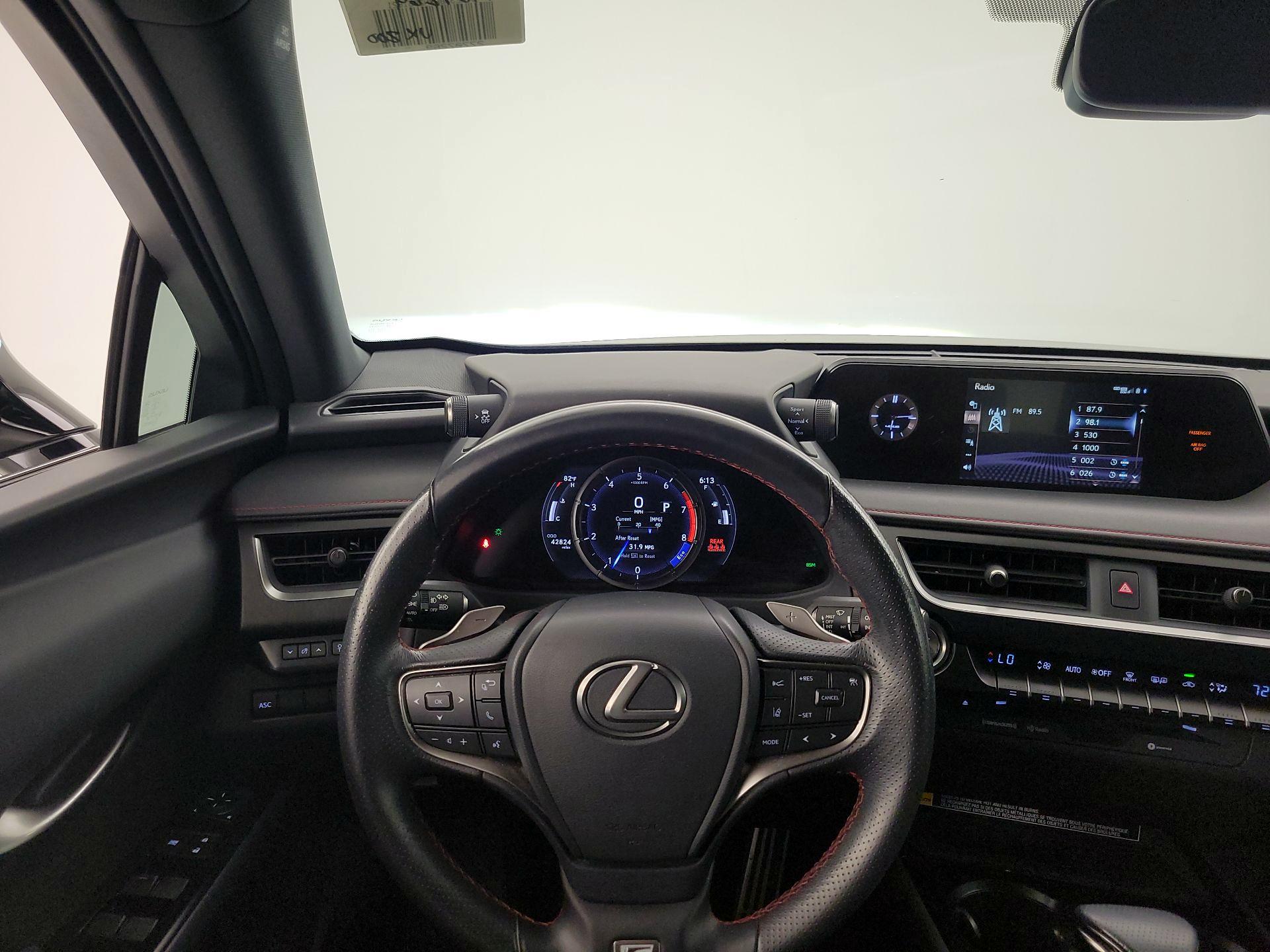 Thumbnail: 2022 Lexus UX - 10