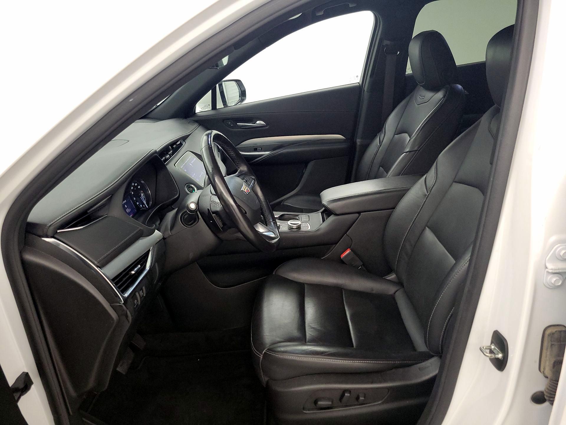 Thumbnail: 2022 Cadillac XT4 - 11