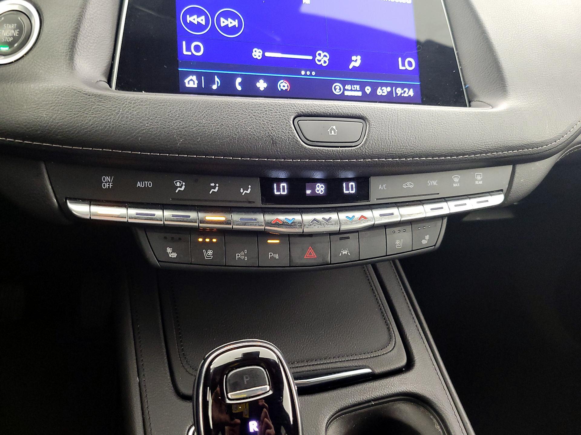 Thumbnail: 2022 Cadillac XT4 - 16