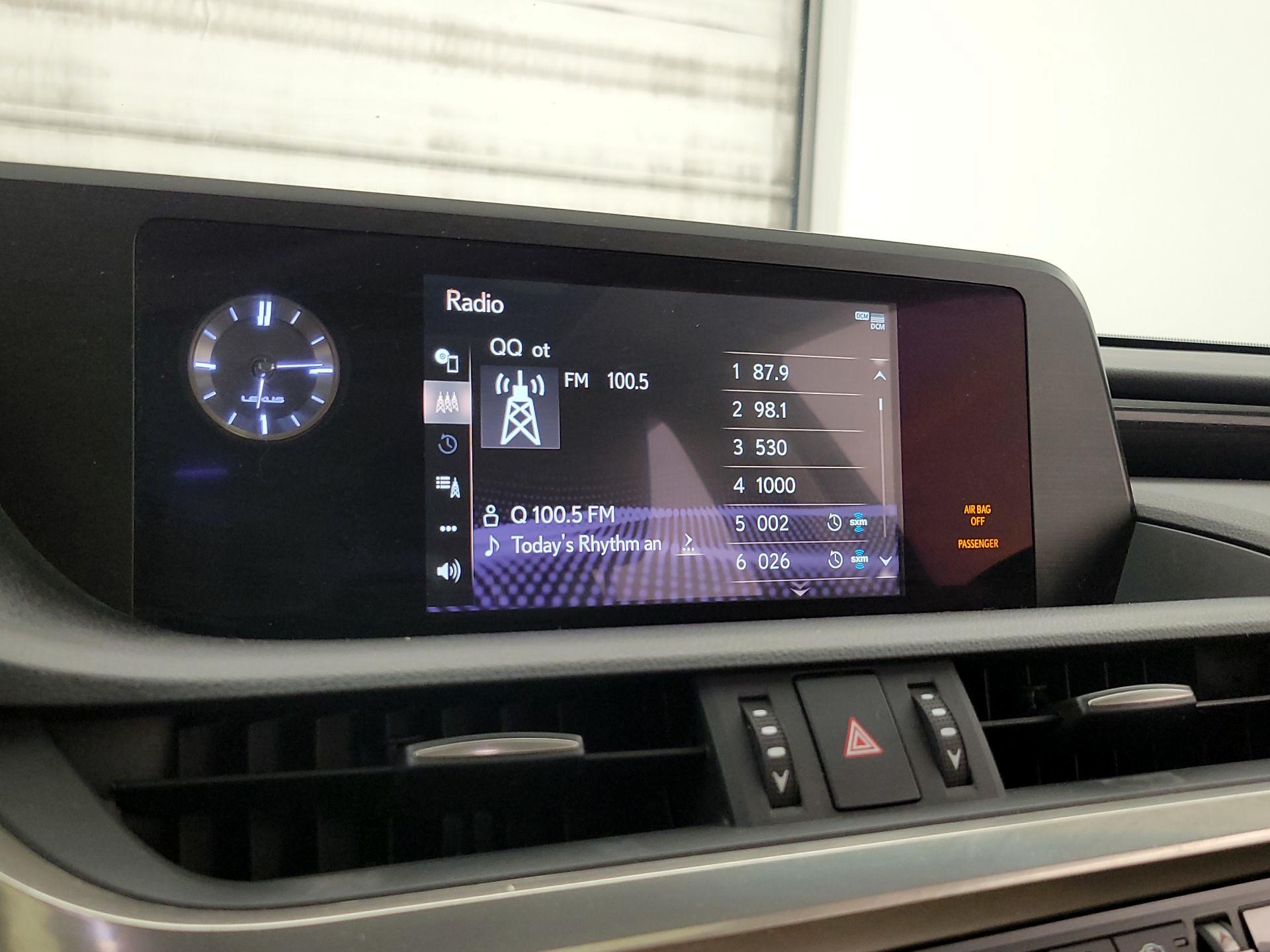 Thumbnail: 2021 Lexus ES - 15