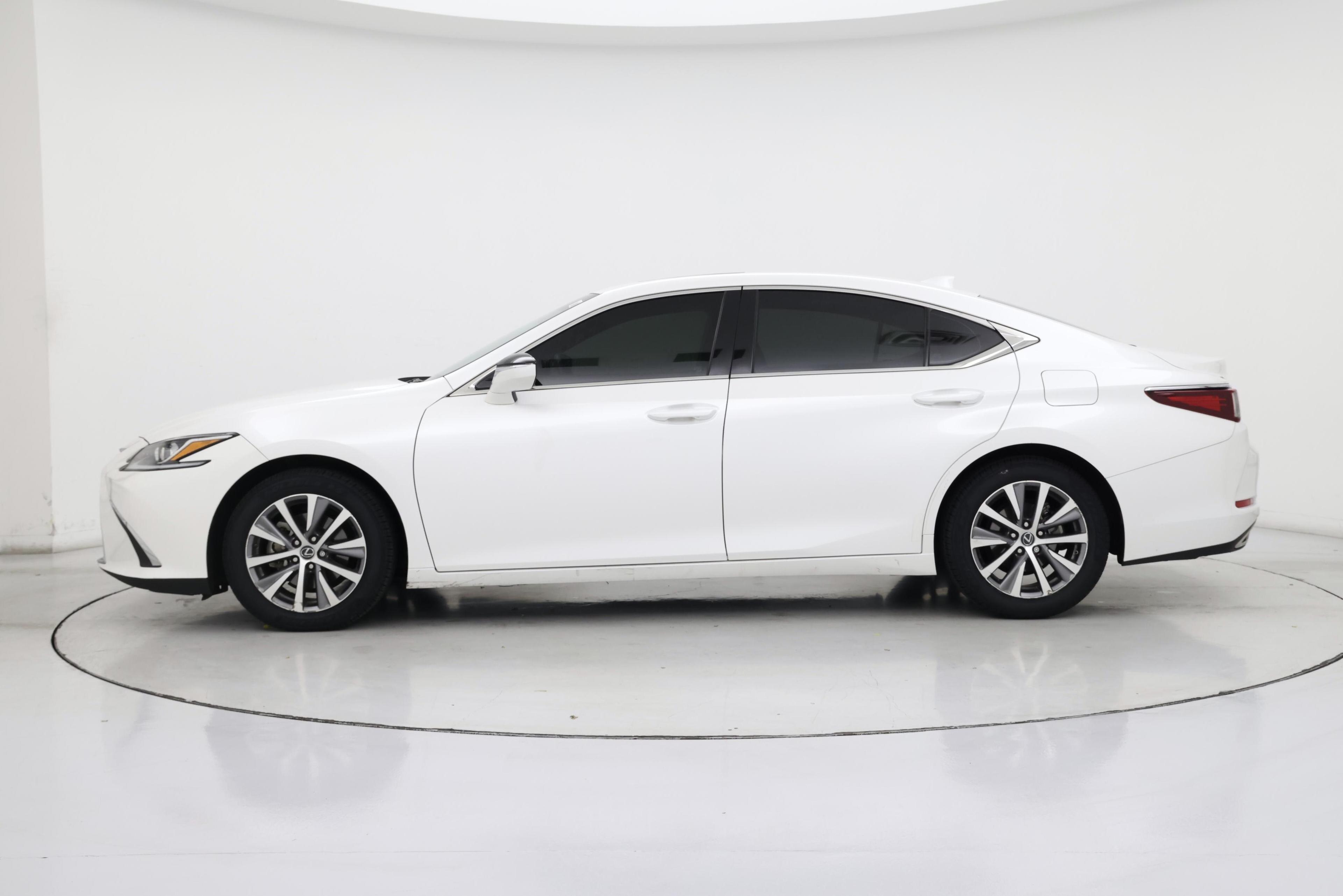 Thumbnail: 2021 Lexus ES - 3