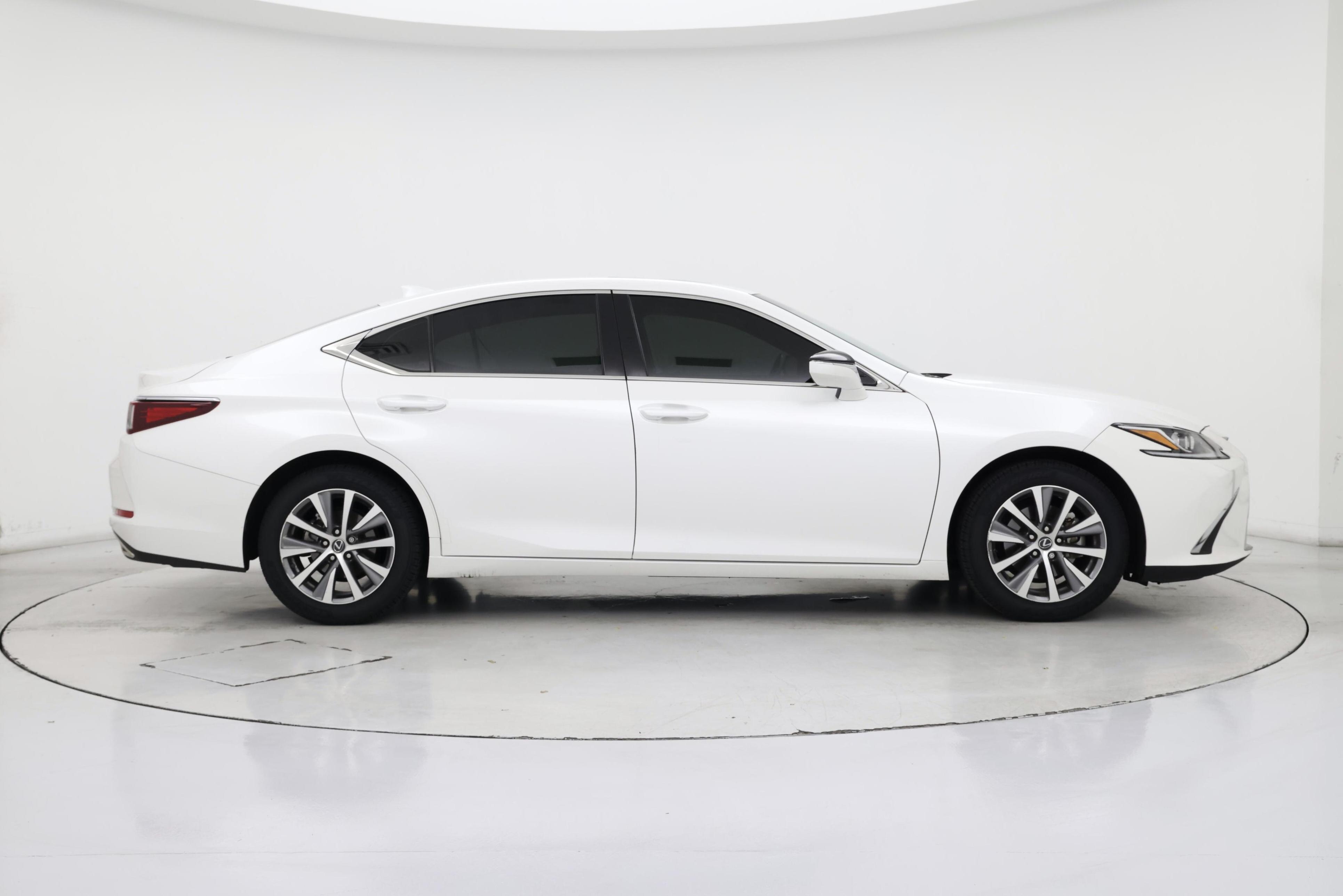 Thumbnail: 2021 Lexus ES - 7
