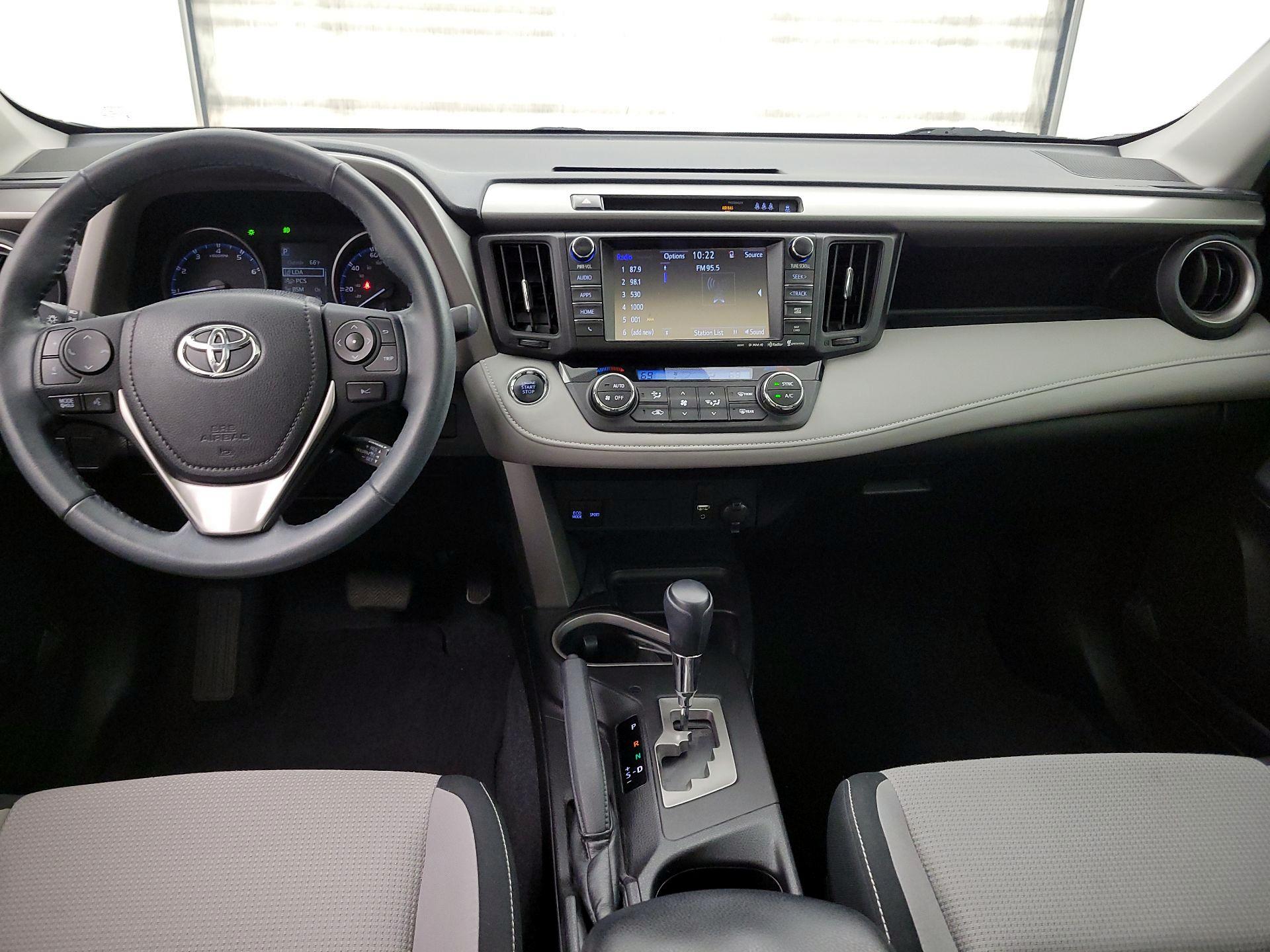 Thumbnail: 2017 Toyota RAV4 - 9
