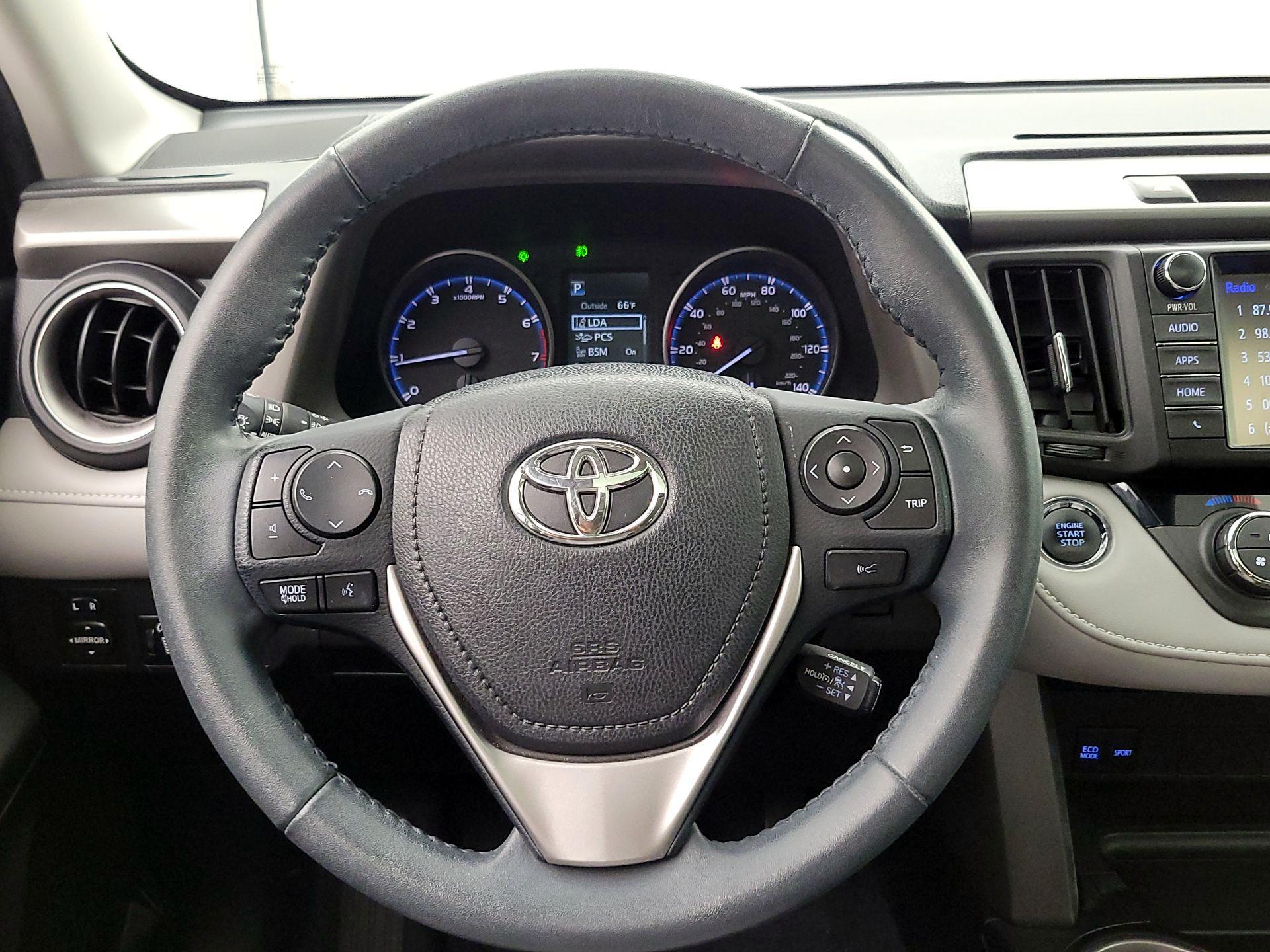Thumbnail: 2017 Toyota RAV4 - 10