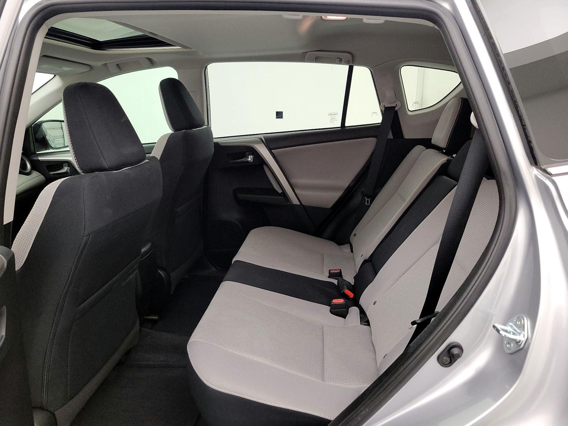 Thumbnail: 2017 Toyota RAV4 - 20