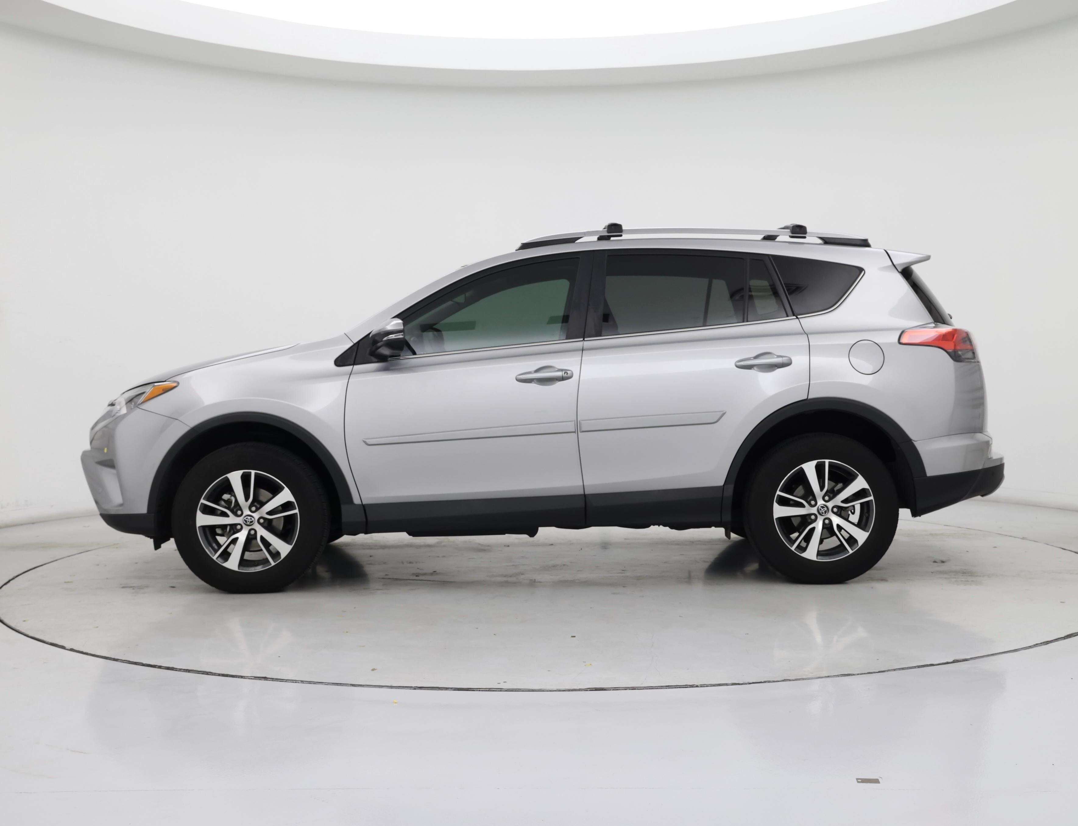Thumbnail: 2017 Toyota RAV4 - 3