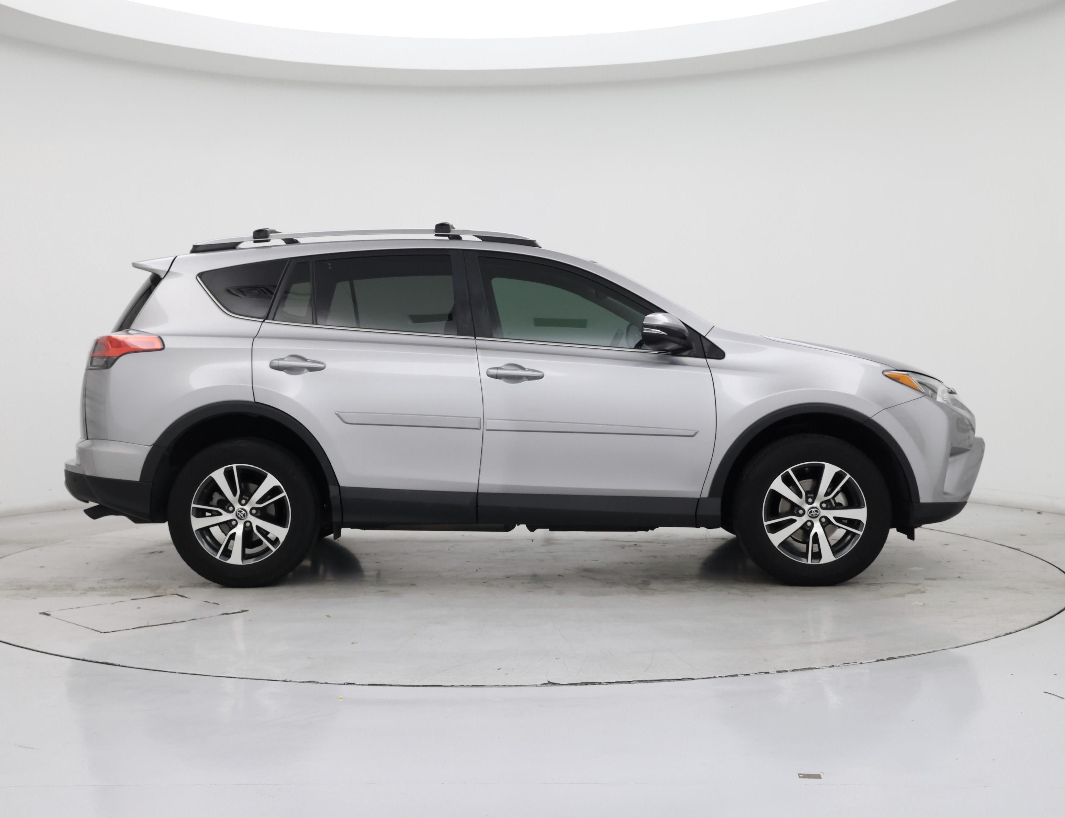 Thumbnail: 2017 Toyota RAV4 - 7