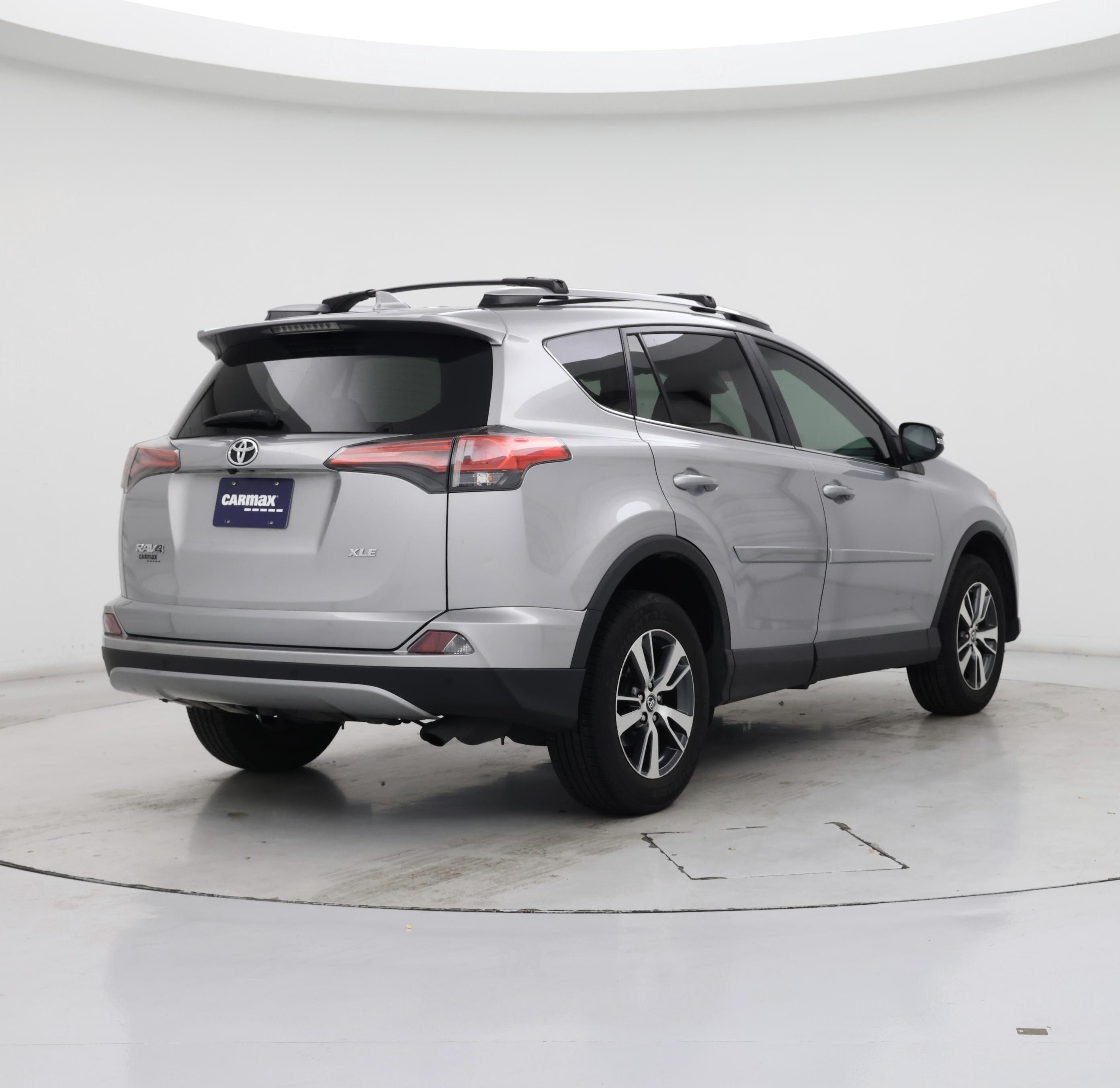 Thumbnail: 2017 Toyota RAV4 - 8