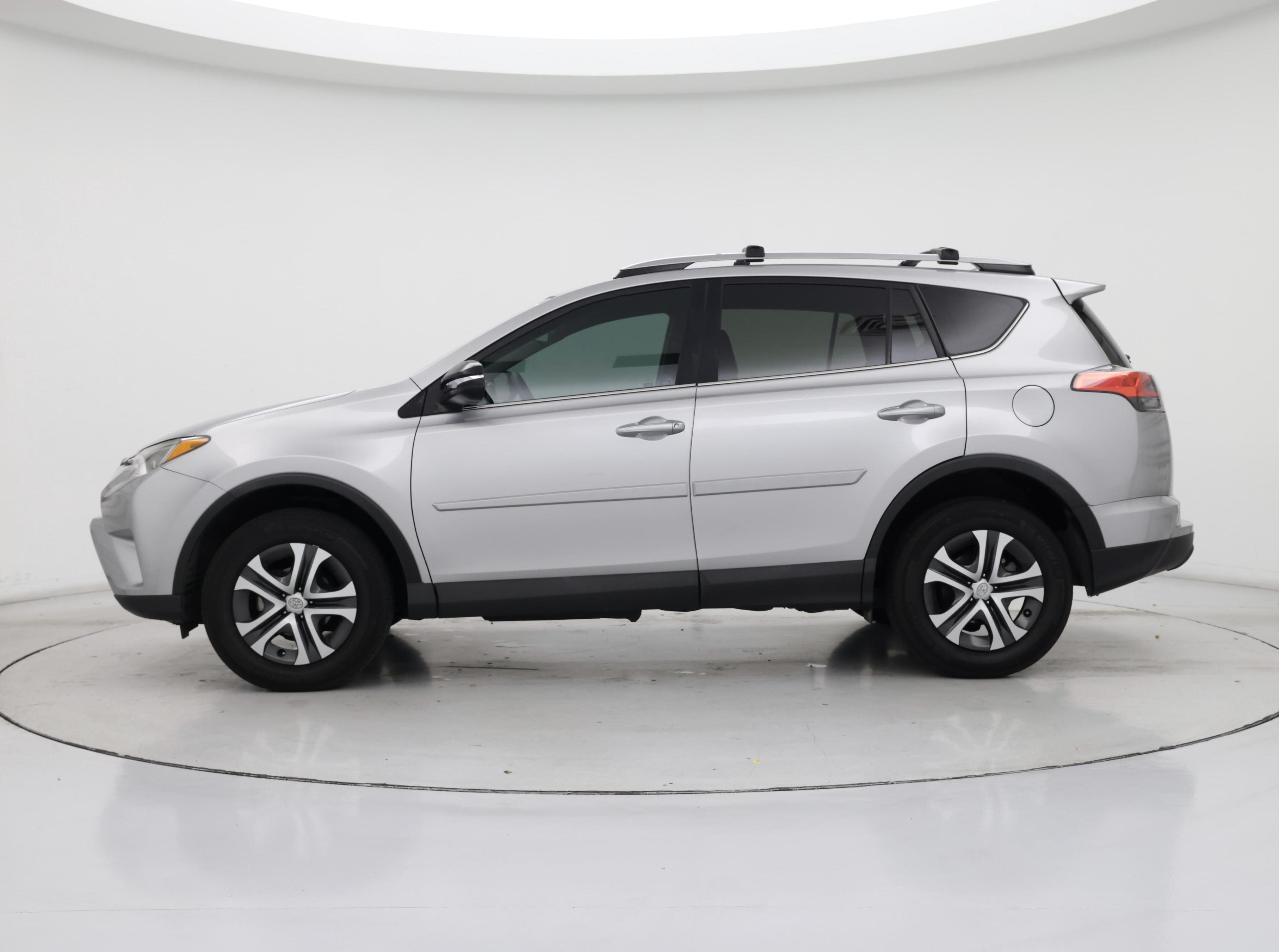 Thumbnail: 2017 Toyota RAV4 - 3