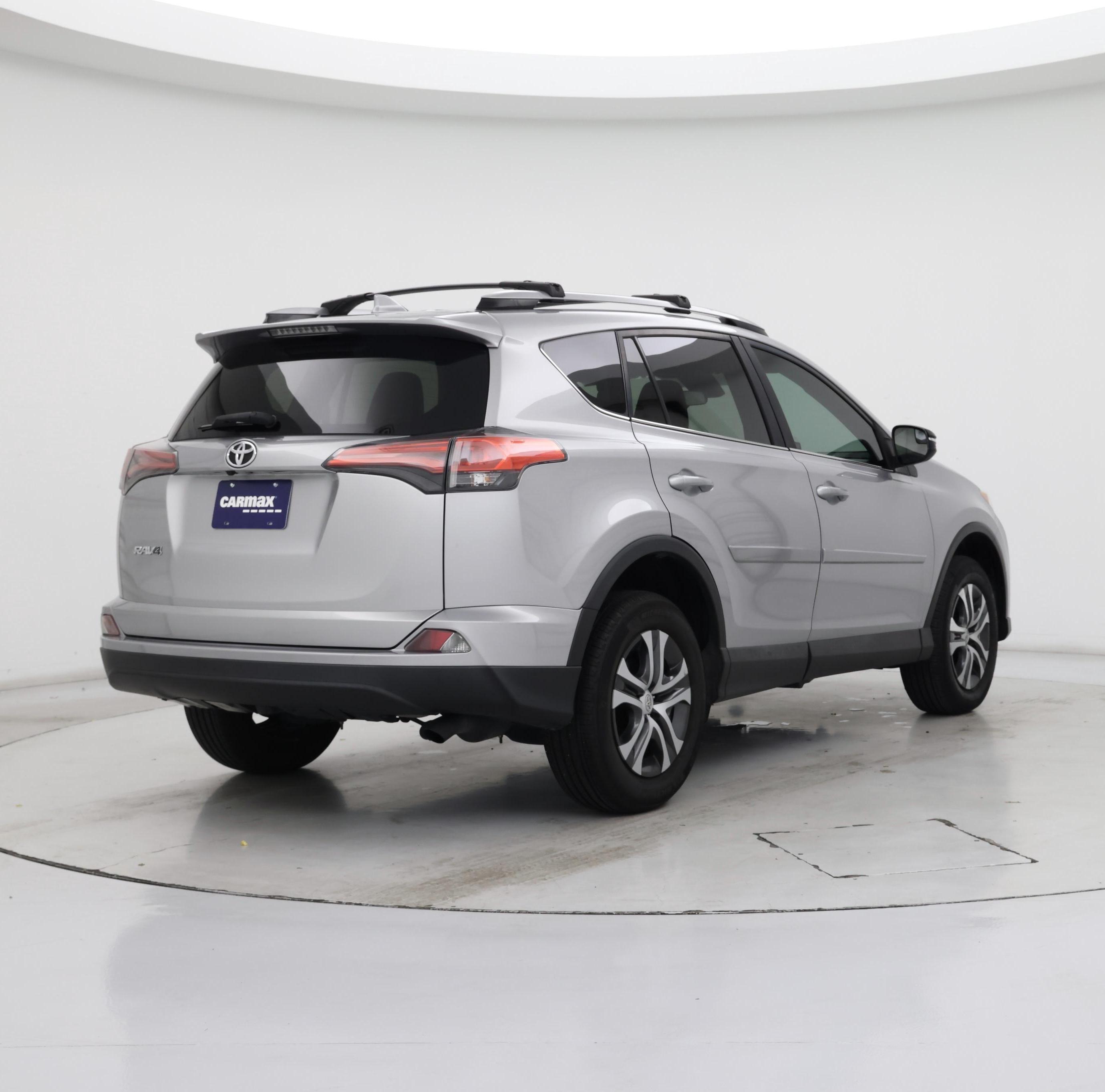 Thumbnail: 2017 Toyota RAV4 - 8