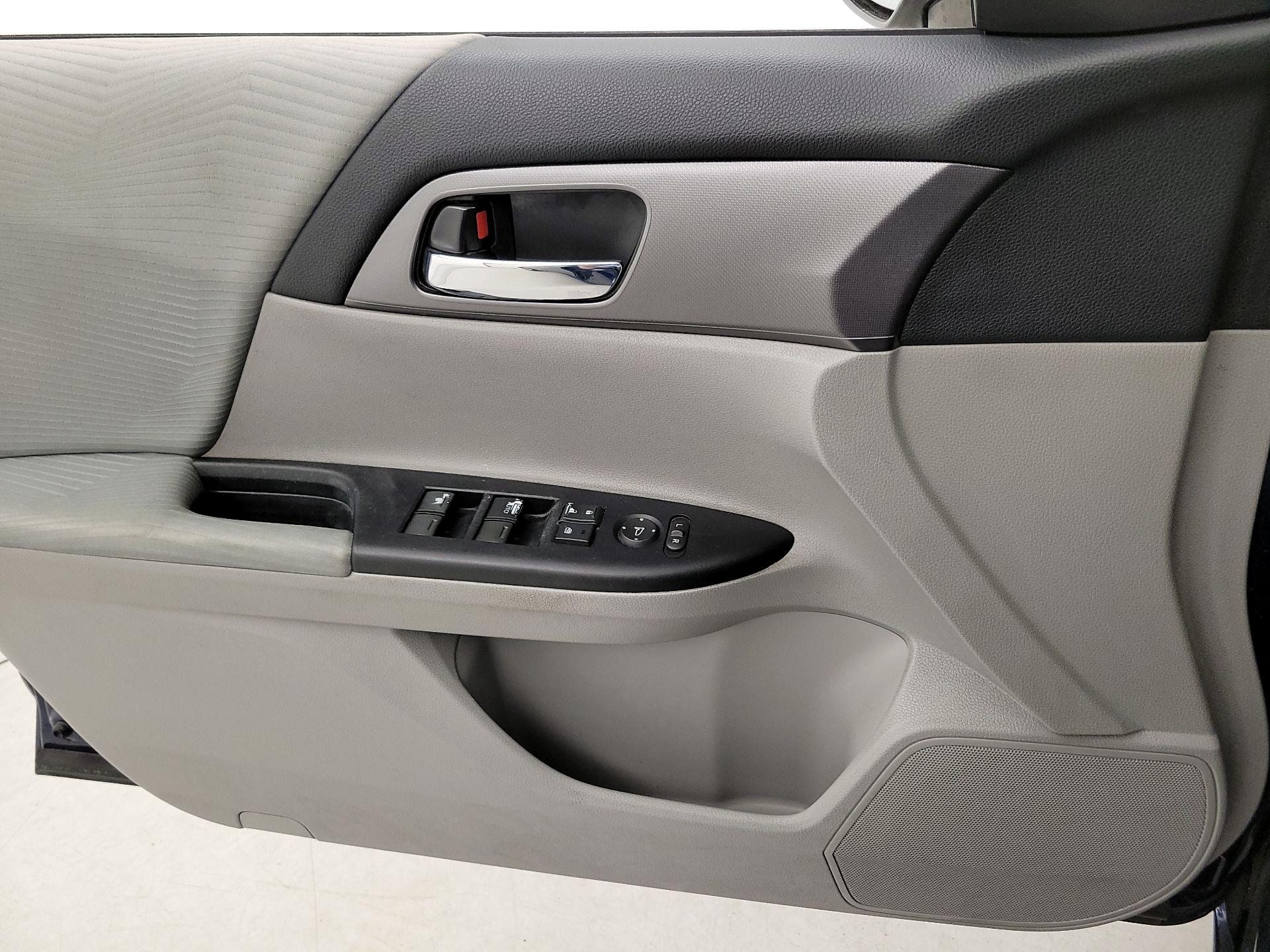 Thumbnail: 2015 Honda Accord - 12