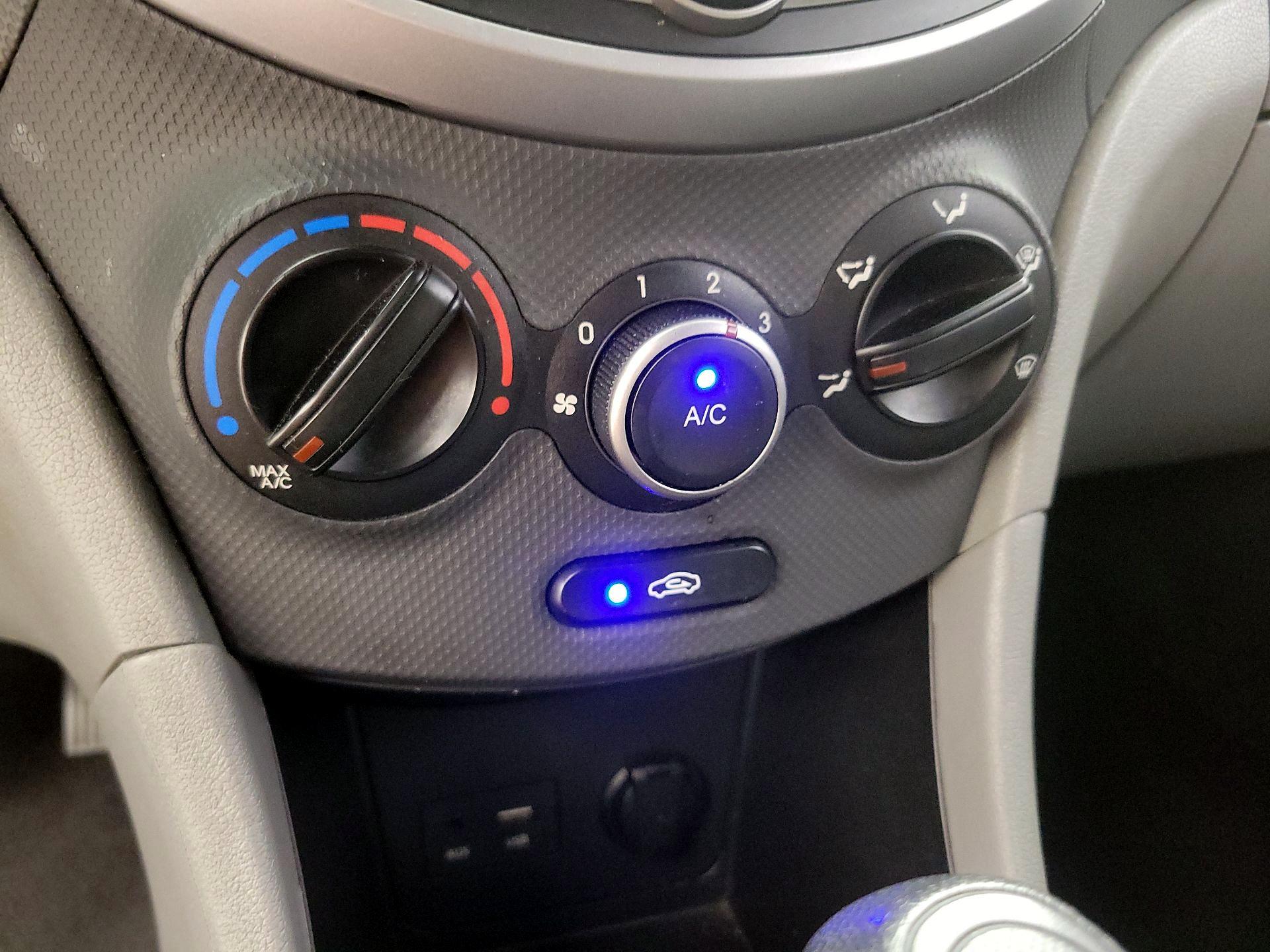 Thumbnail: 2017 Hyundai Accent - 15