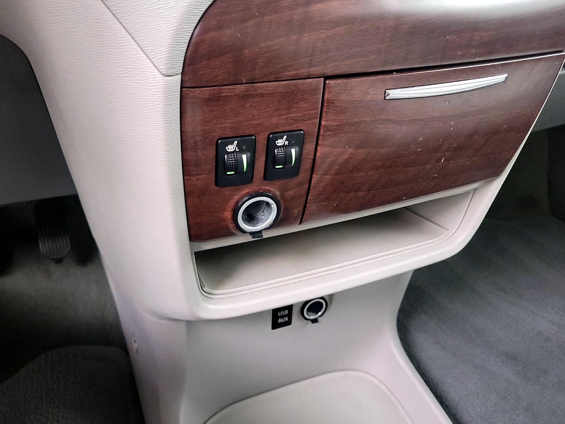 Thumbnail: 2014 Toyota Sienna - 17