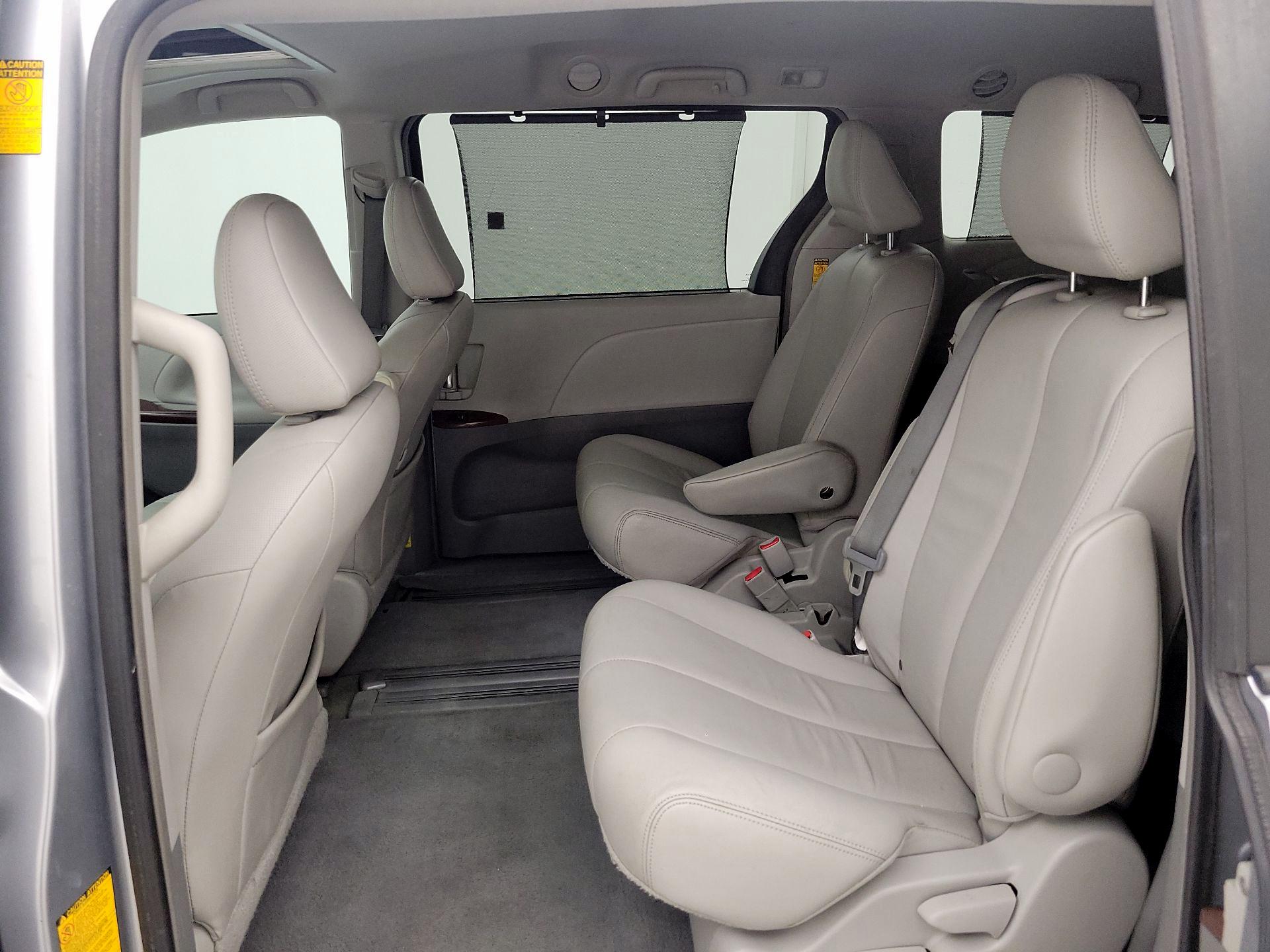 Thumbnail: 2014 Toyota Sienna - 19