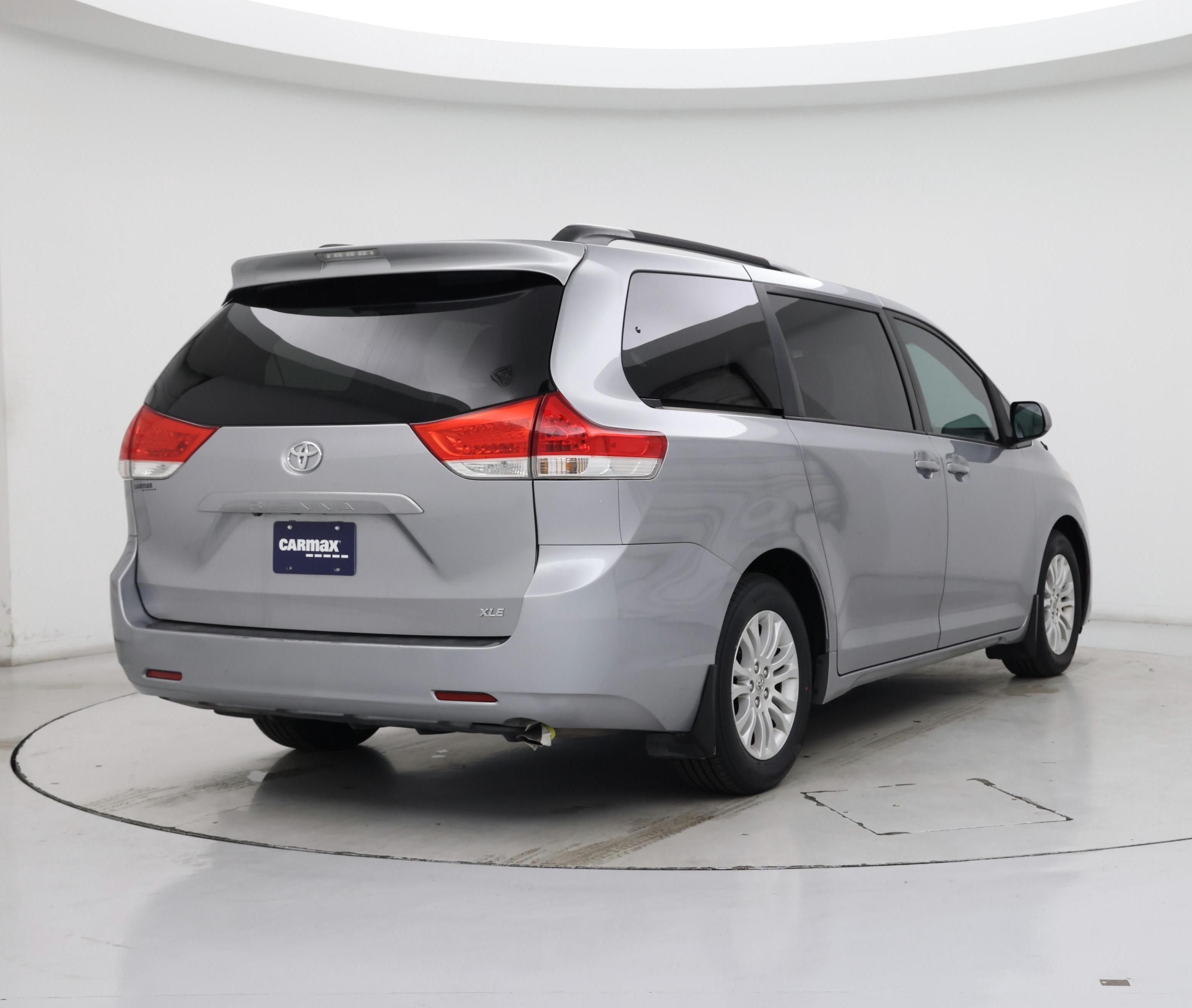 Thumbnail: 2014 Toyota Sienna - 8