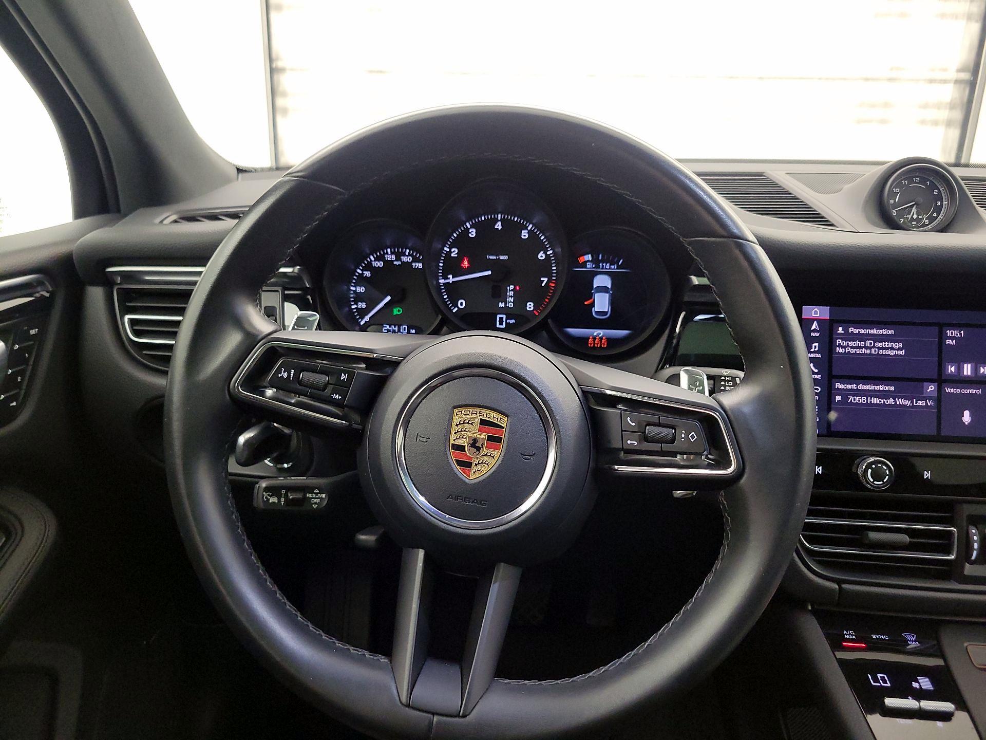 Thumbnail: 2023 Porsche Macan - 10