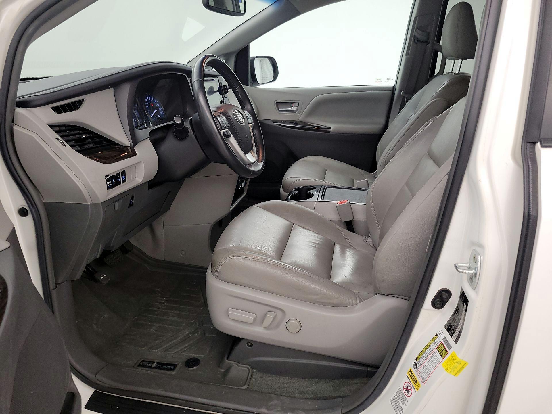 Thumbnail: 2016 Toyota Sienna - 11