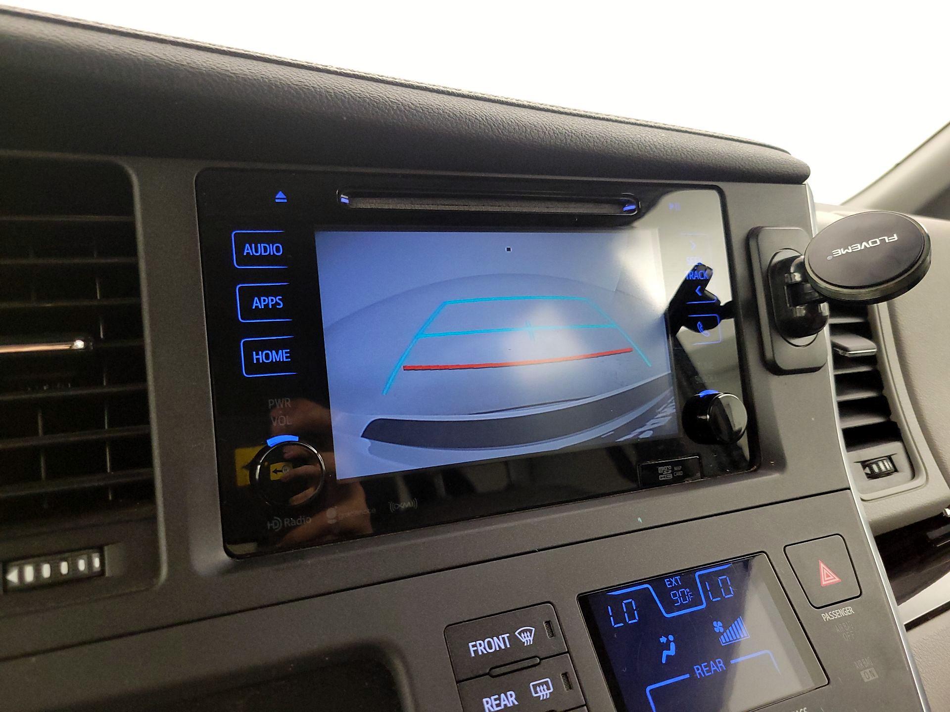 Thumbnail: 2016 Toyota Sienna - 14