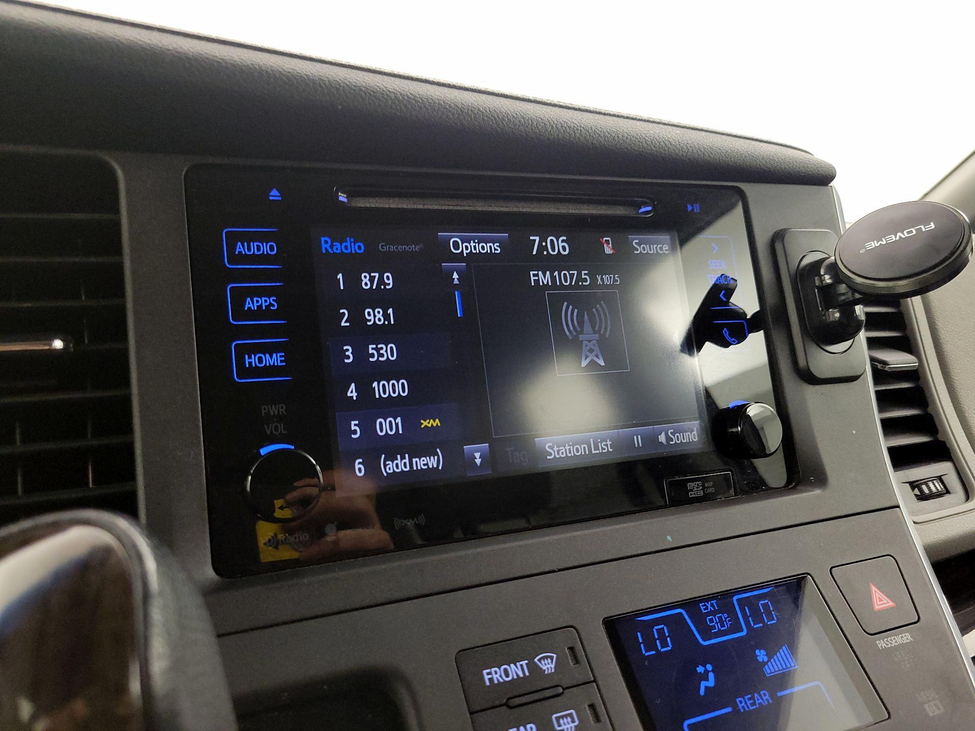 Thumbnail: 2016 Toyota Sienna - 15