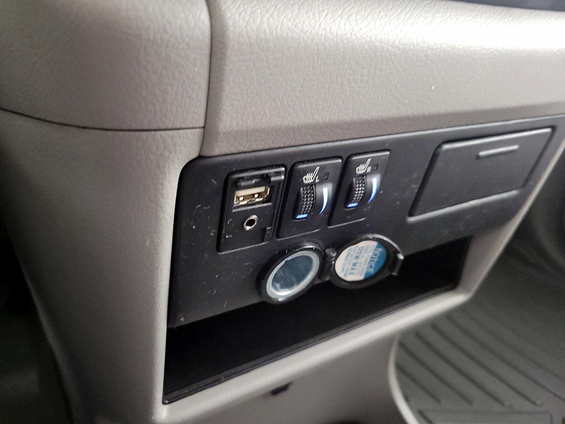 Thumbnail: 2016 Toyota Sienna - 18