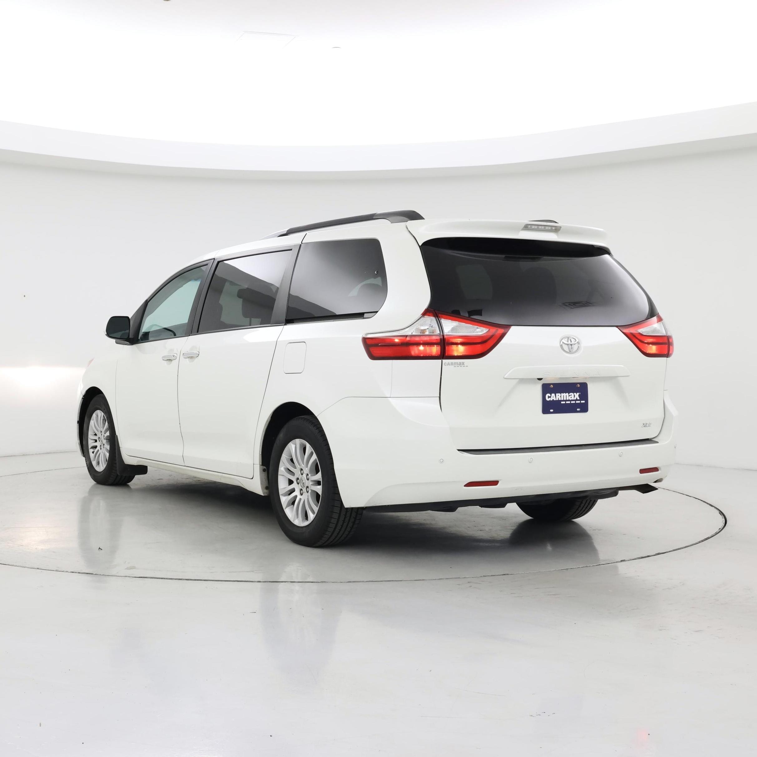 Thumbnail: 2016 Toyota Sienna - 2