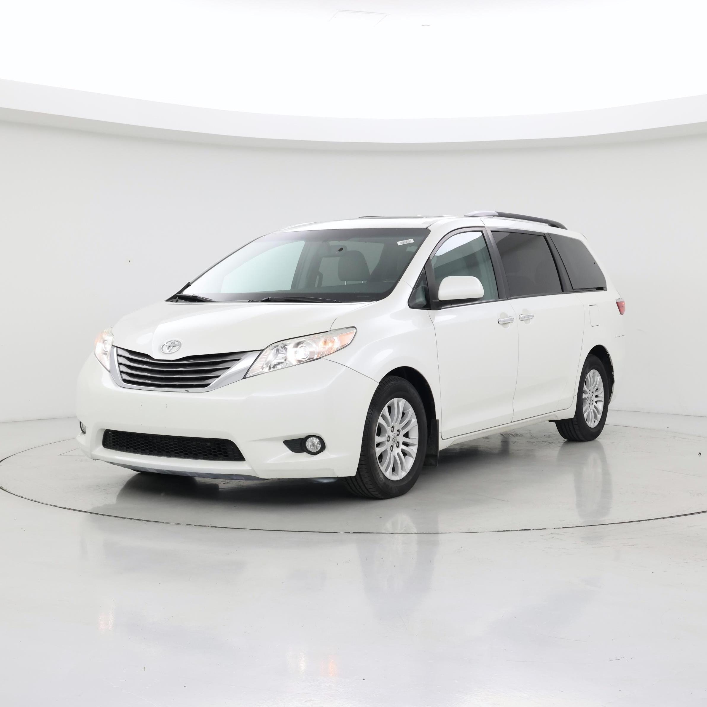 Thumbnail: 2016 Toyota Sienna - 4