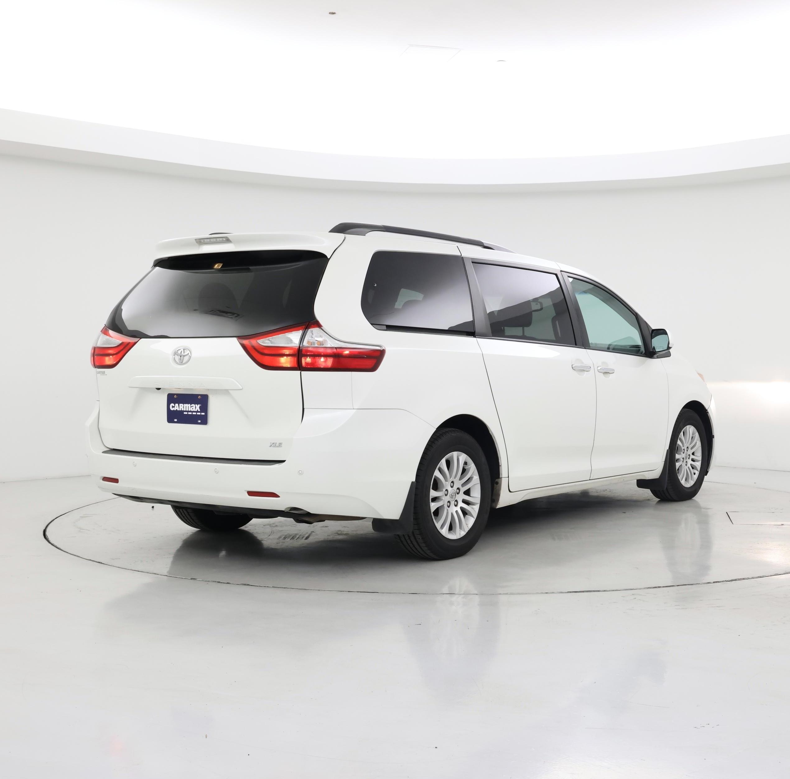 Thumbnail: 2016 Toyota Sienna - 8