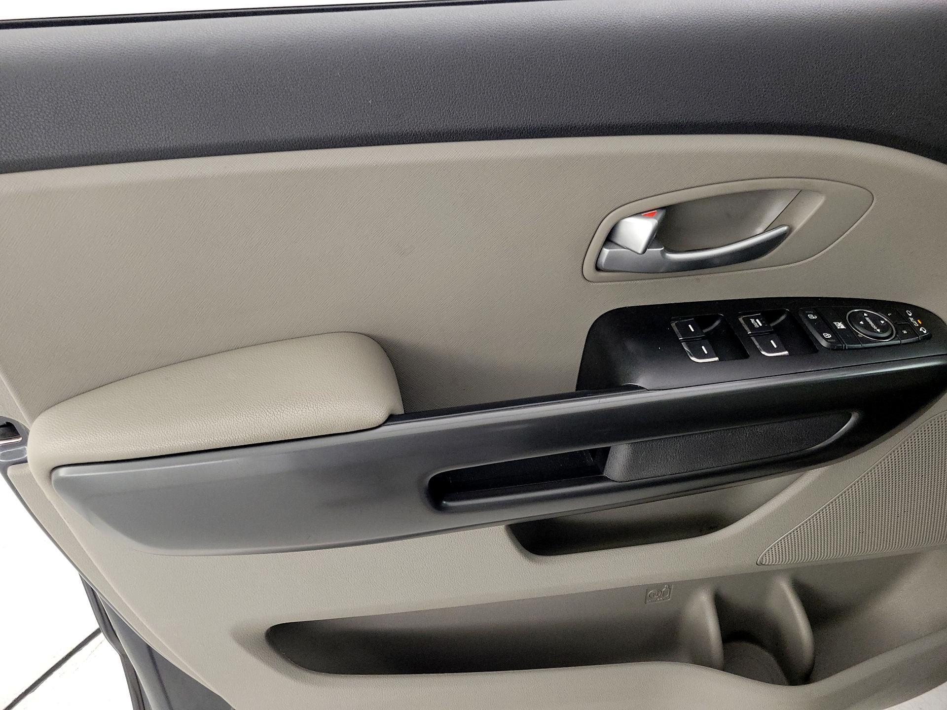 Thumbnail: 2018 Kia Sedona - 12