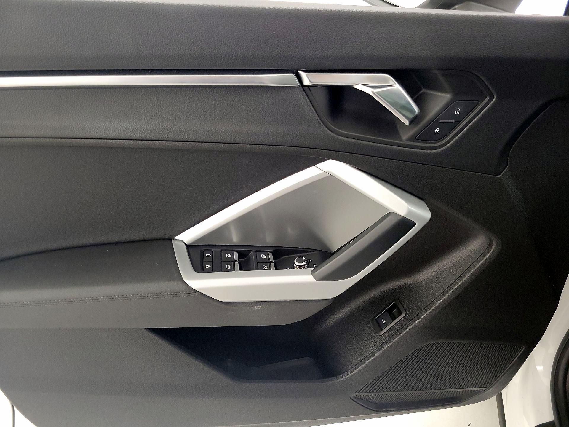 Thumbnail: 2020 Audi Q3 - 12