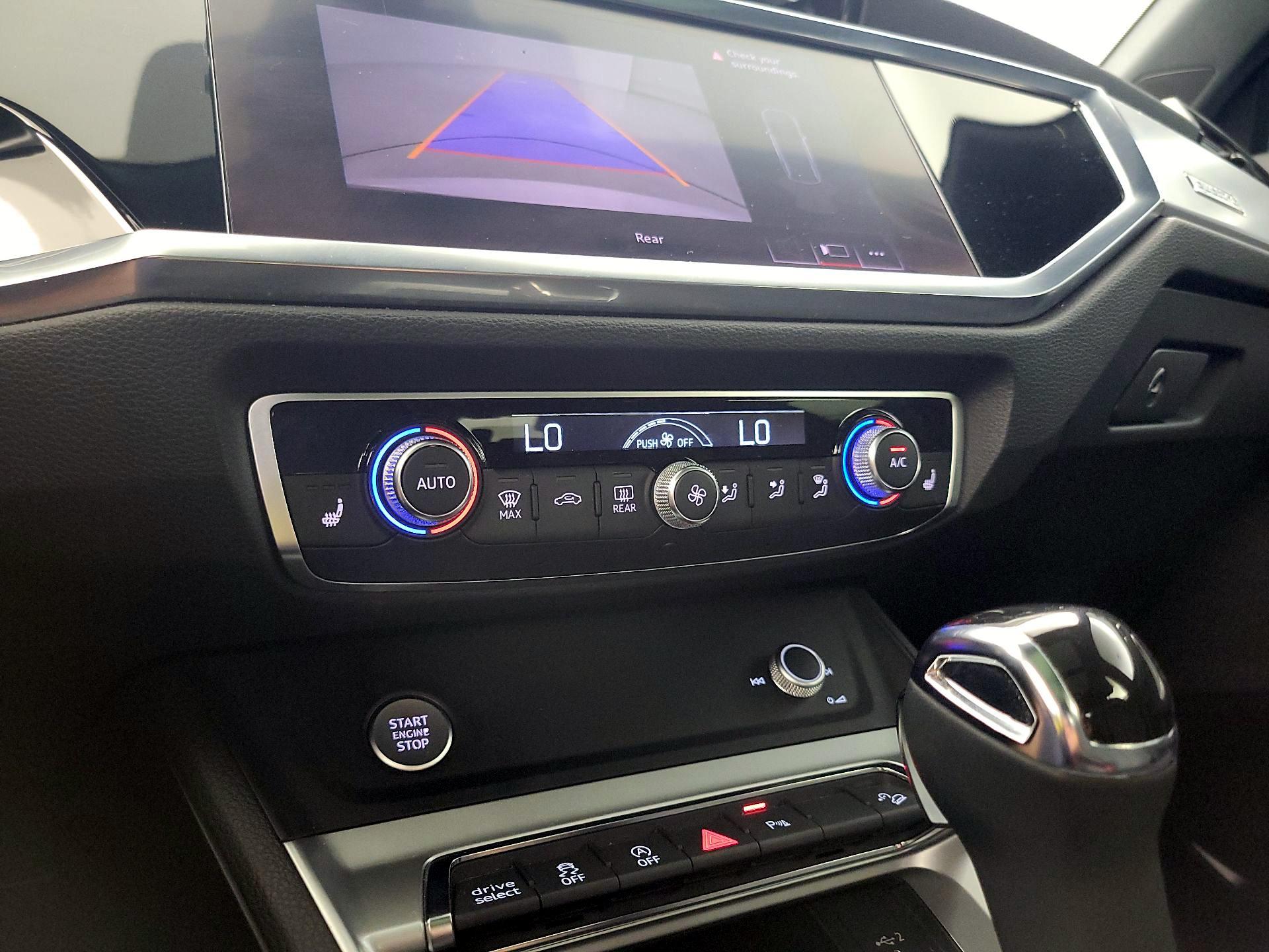 Thumbnail: 2020 Audi Q3 - 16