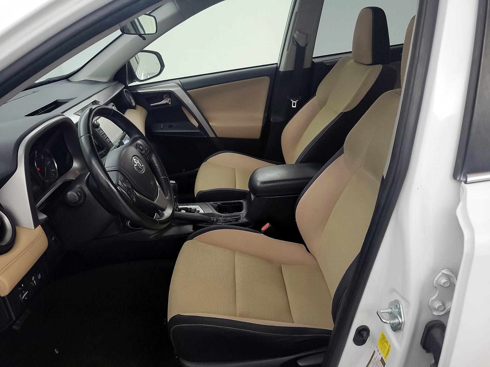 Thumbnail: 2016 Toyota RAV4 - 11
