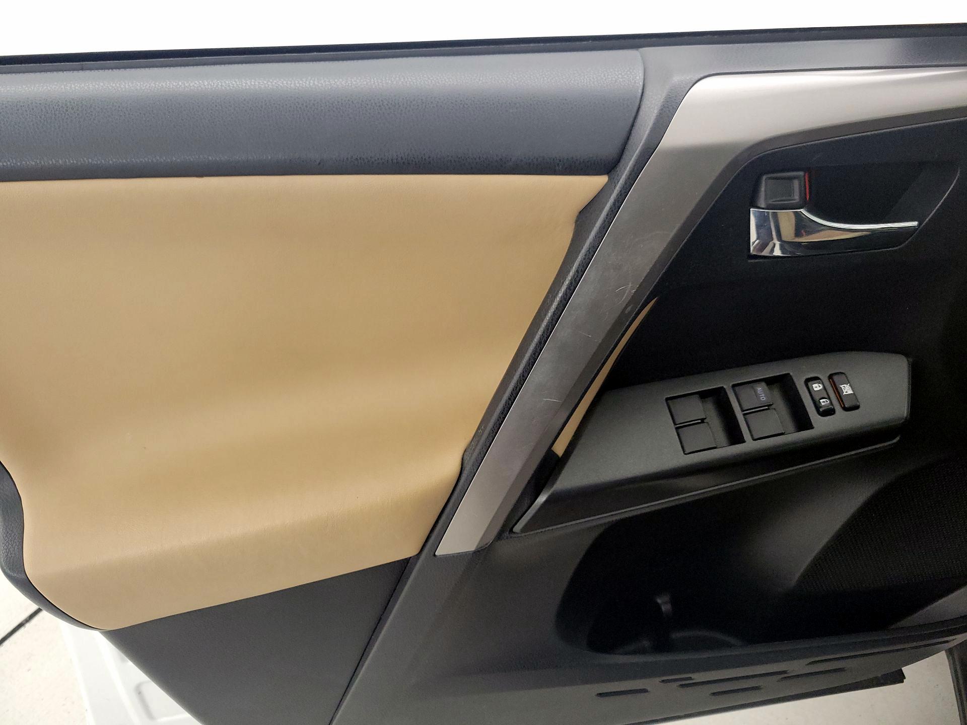 Thumbnail: 2016 Toyota RAV4 - 12