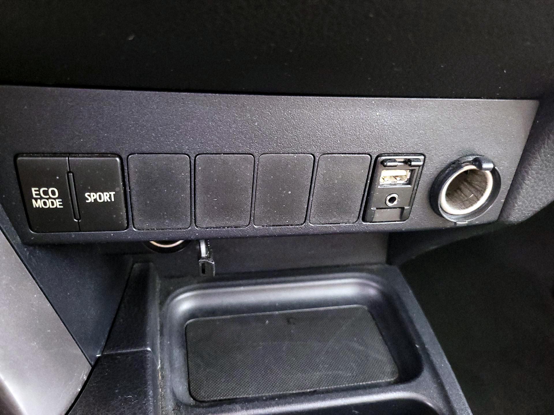 Thumbnail: 2016 Toyota RAV4 - 18