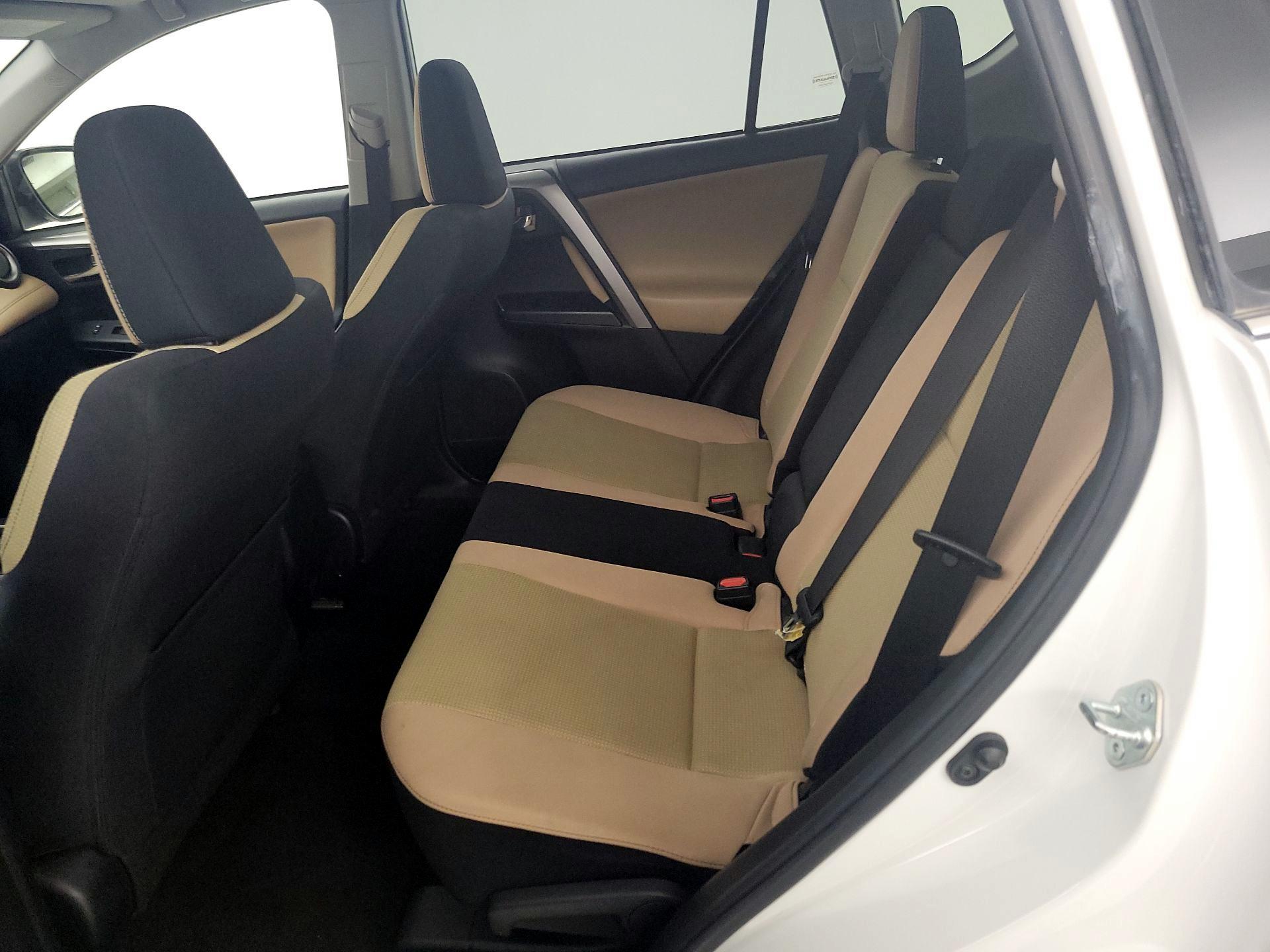 Thumbnail: 2016 Toyota RAV4 - 20