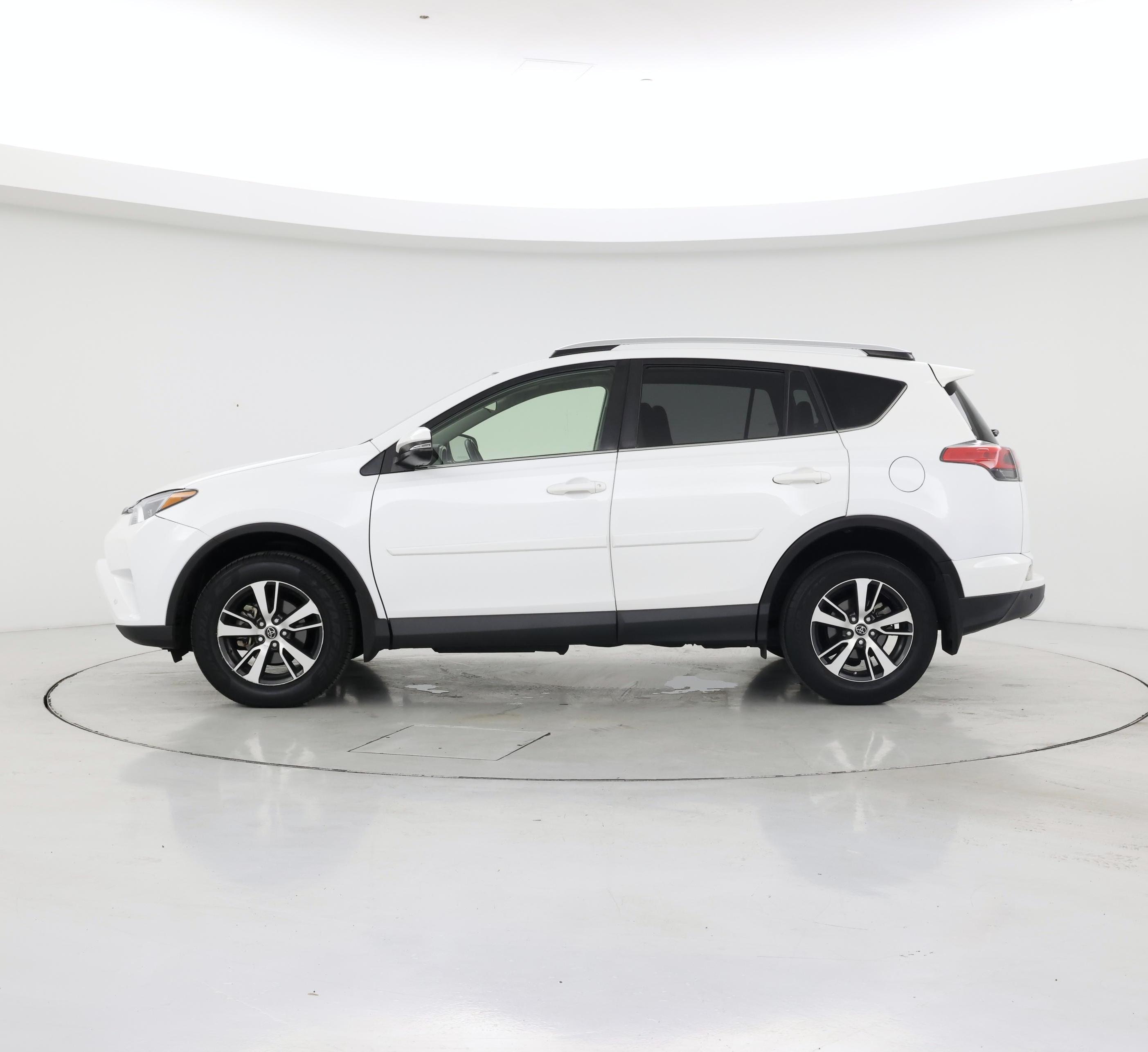 Thumbnail: 2016 Toyota RAV4 - 3