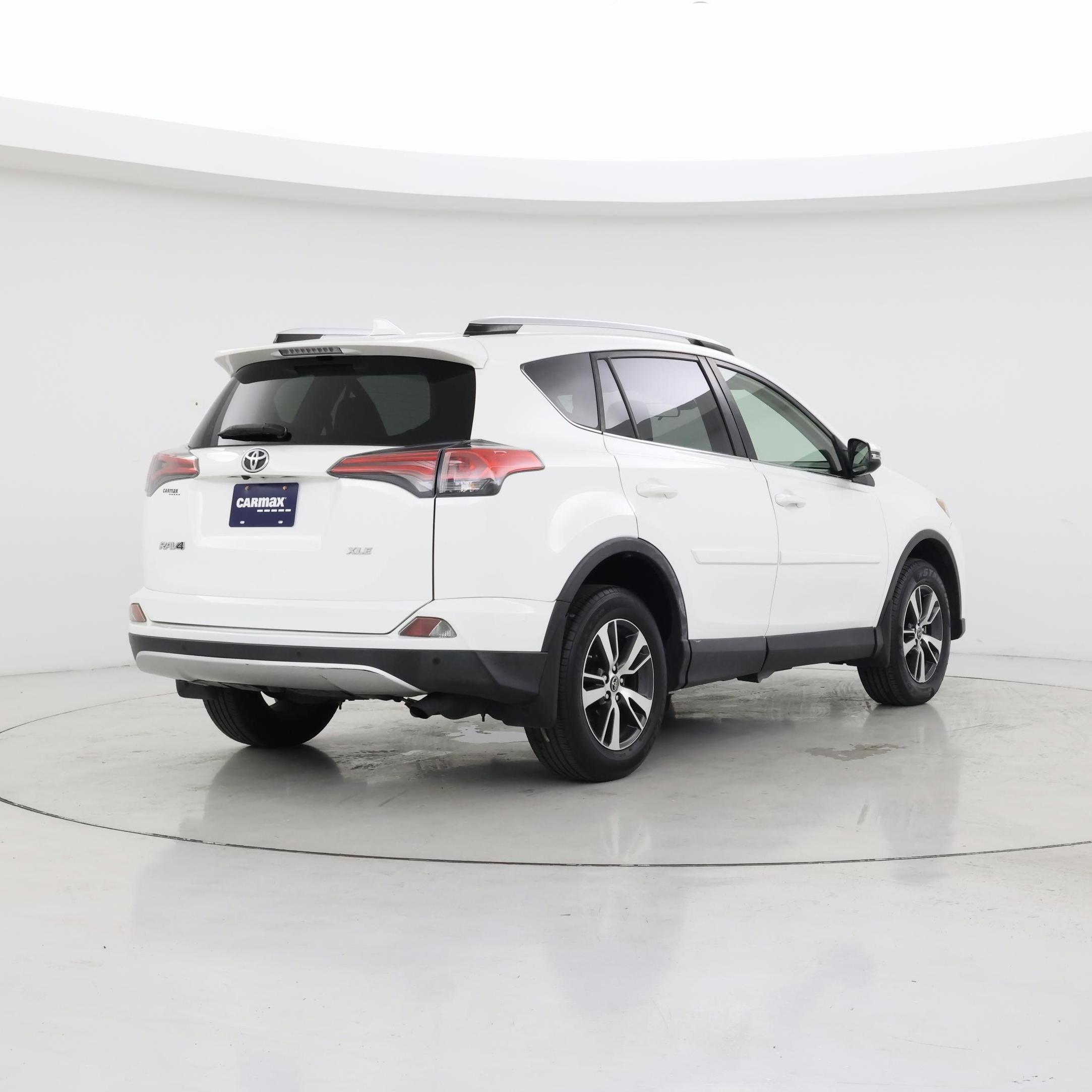 Thumbnail: 2016 Toyota RAV4 - 8