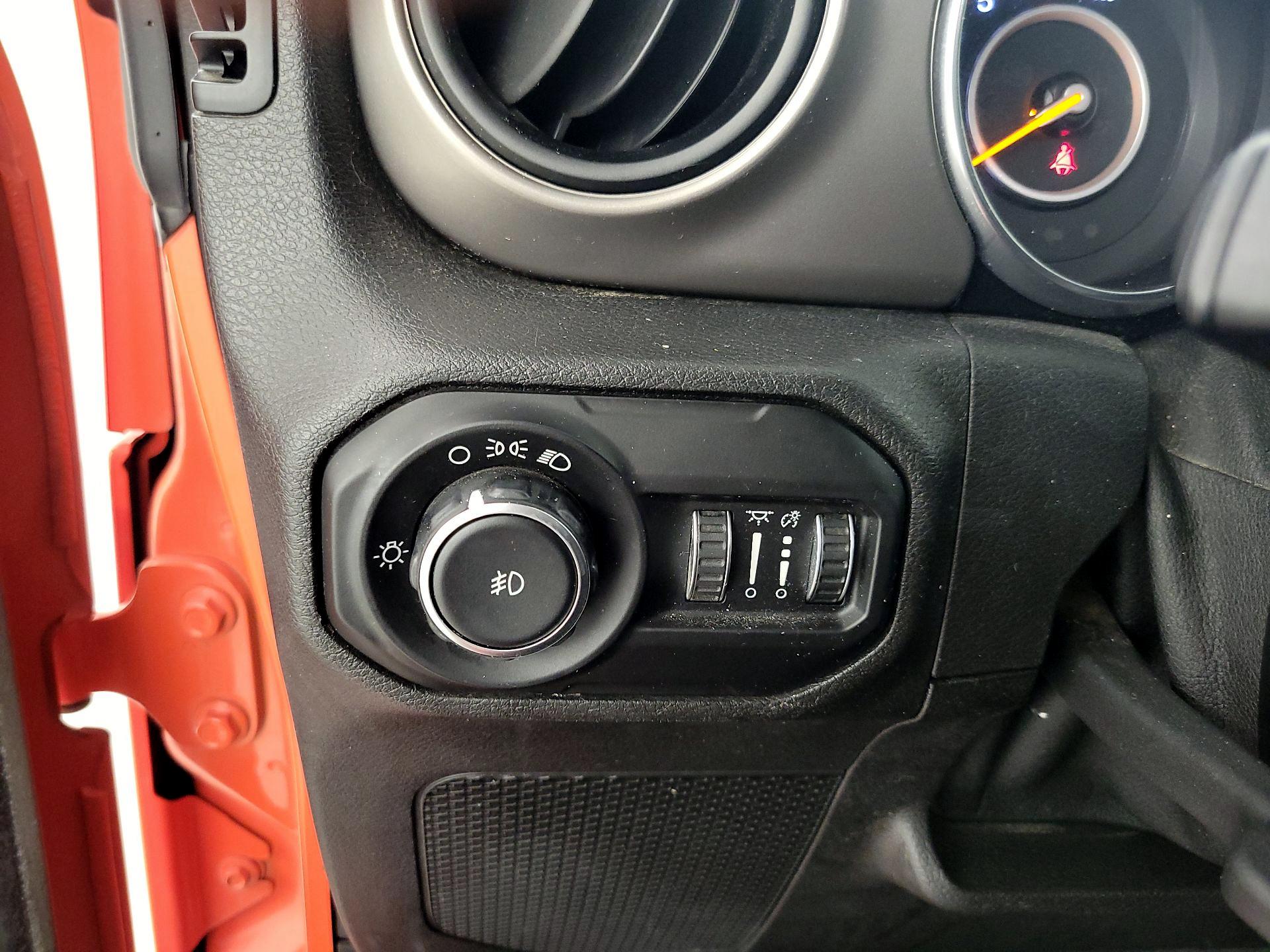 Thumbnail: 2019 Jeep Wrangler - 13