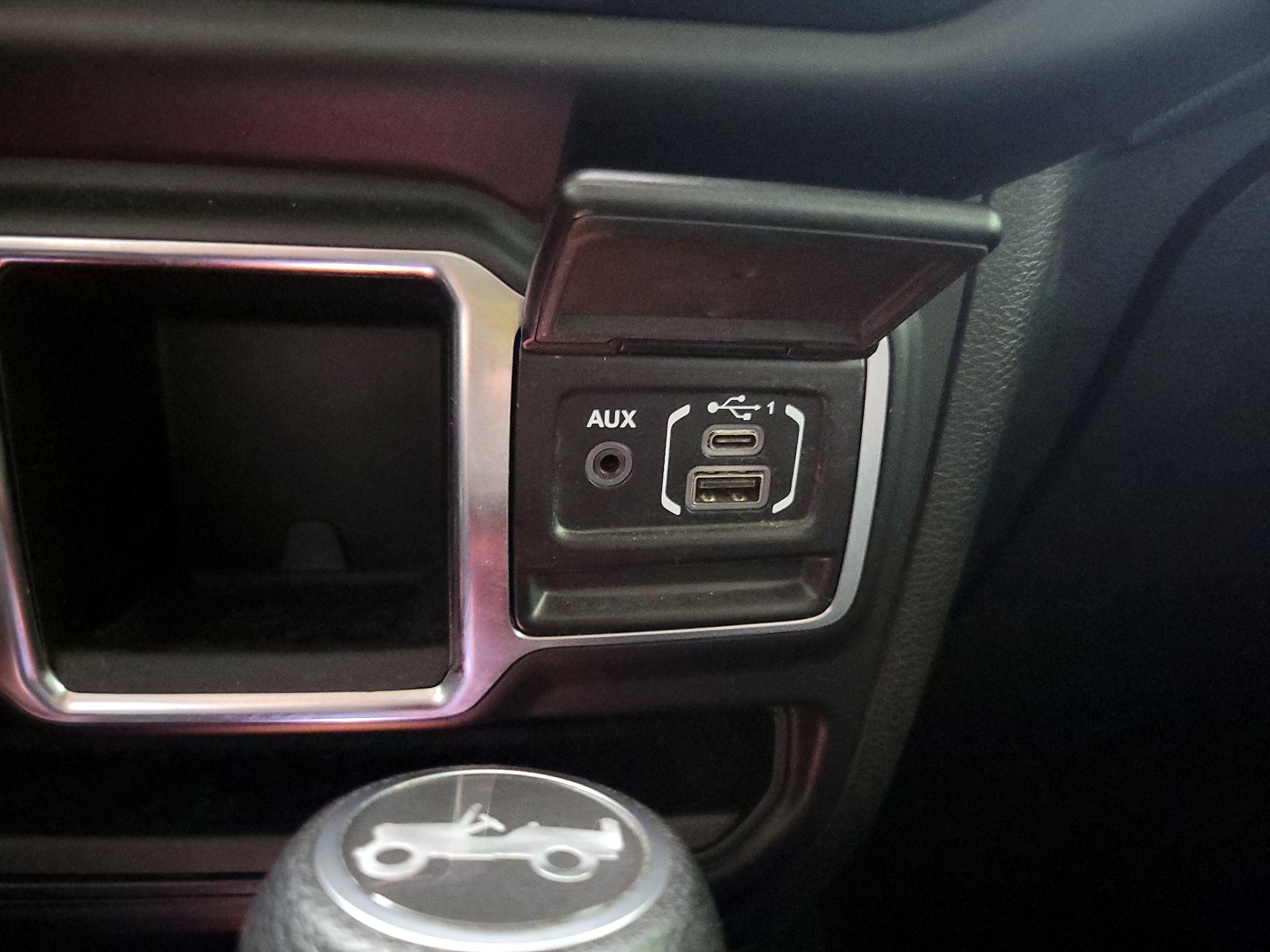 Thumbnail: 2019 Jeep Wrangler - 18